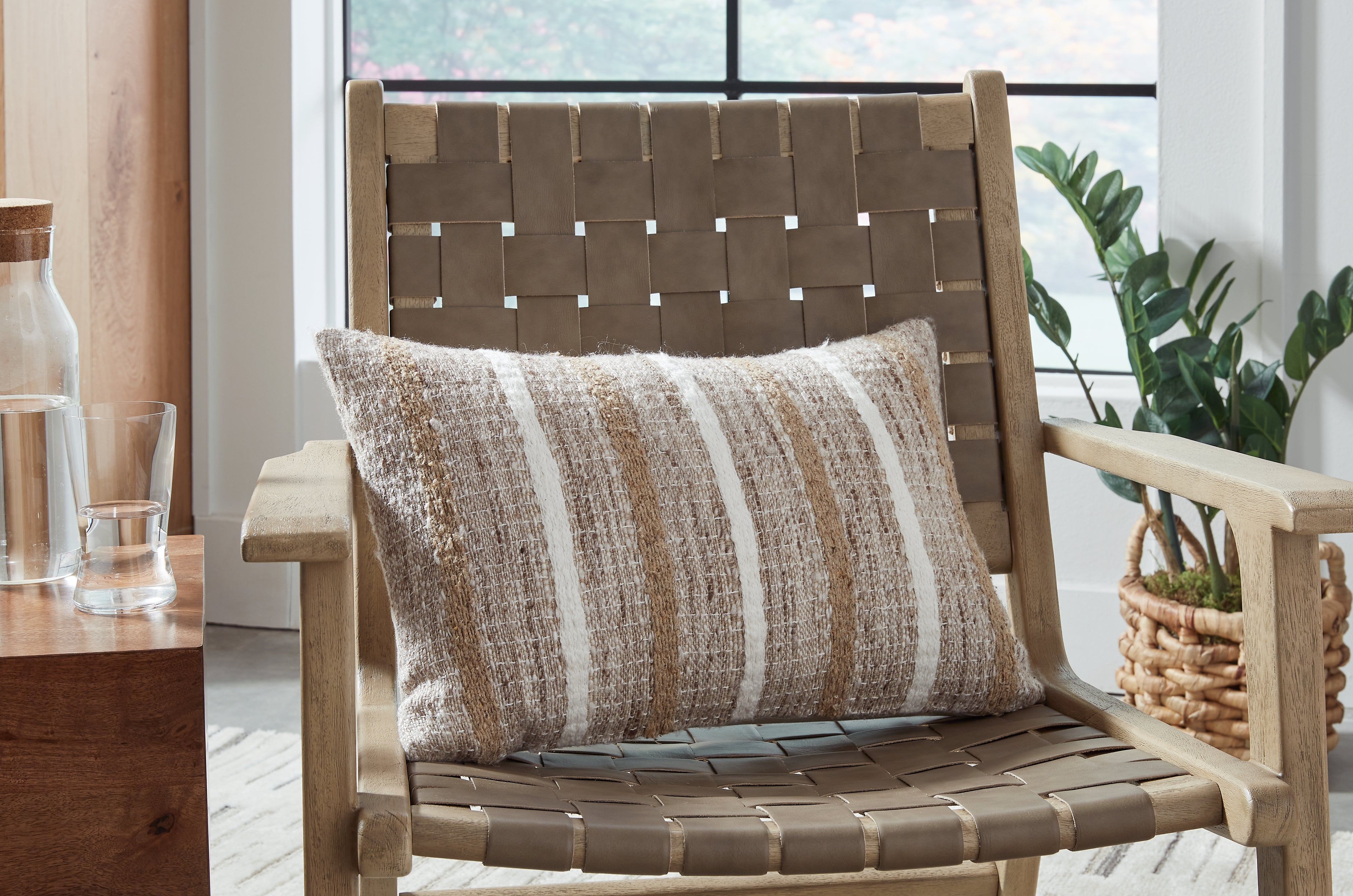 Family Deals Furniture - Ashley Furniture - Benish Pillows - Pillow (4/CS) / Tan/Brown/White - A1001047