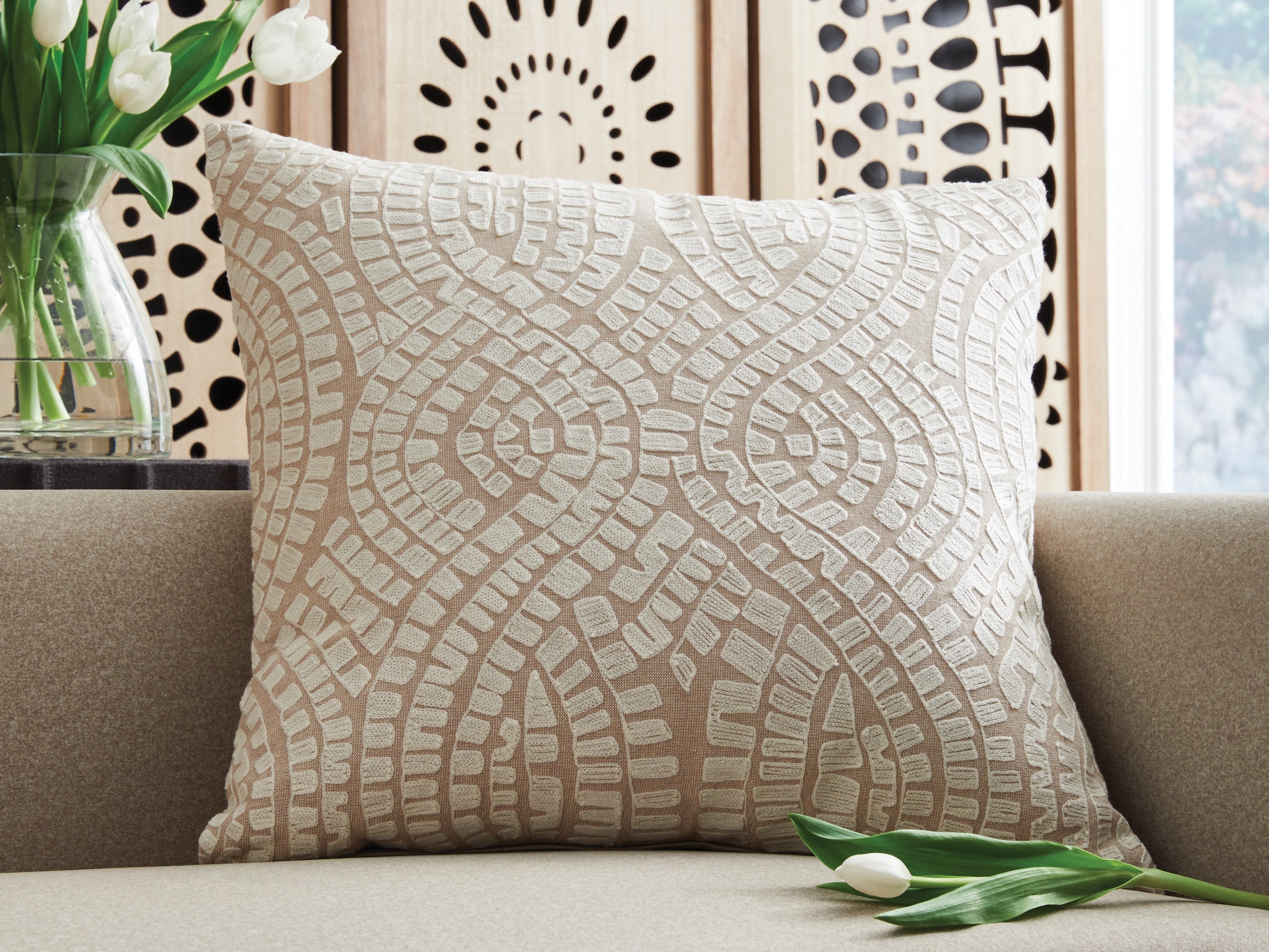 Family Deals Furniture - Ashley Furniture - Cortlen Pillows - Pillow (4/CS) / Beige/Ivory - A1001122