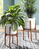Family Deals Furniture - Ashley Furniture - Dorcey Planter (Set of 2) - Planter Set (Set of 2) / White/Brown - A2000427