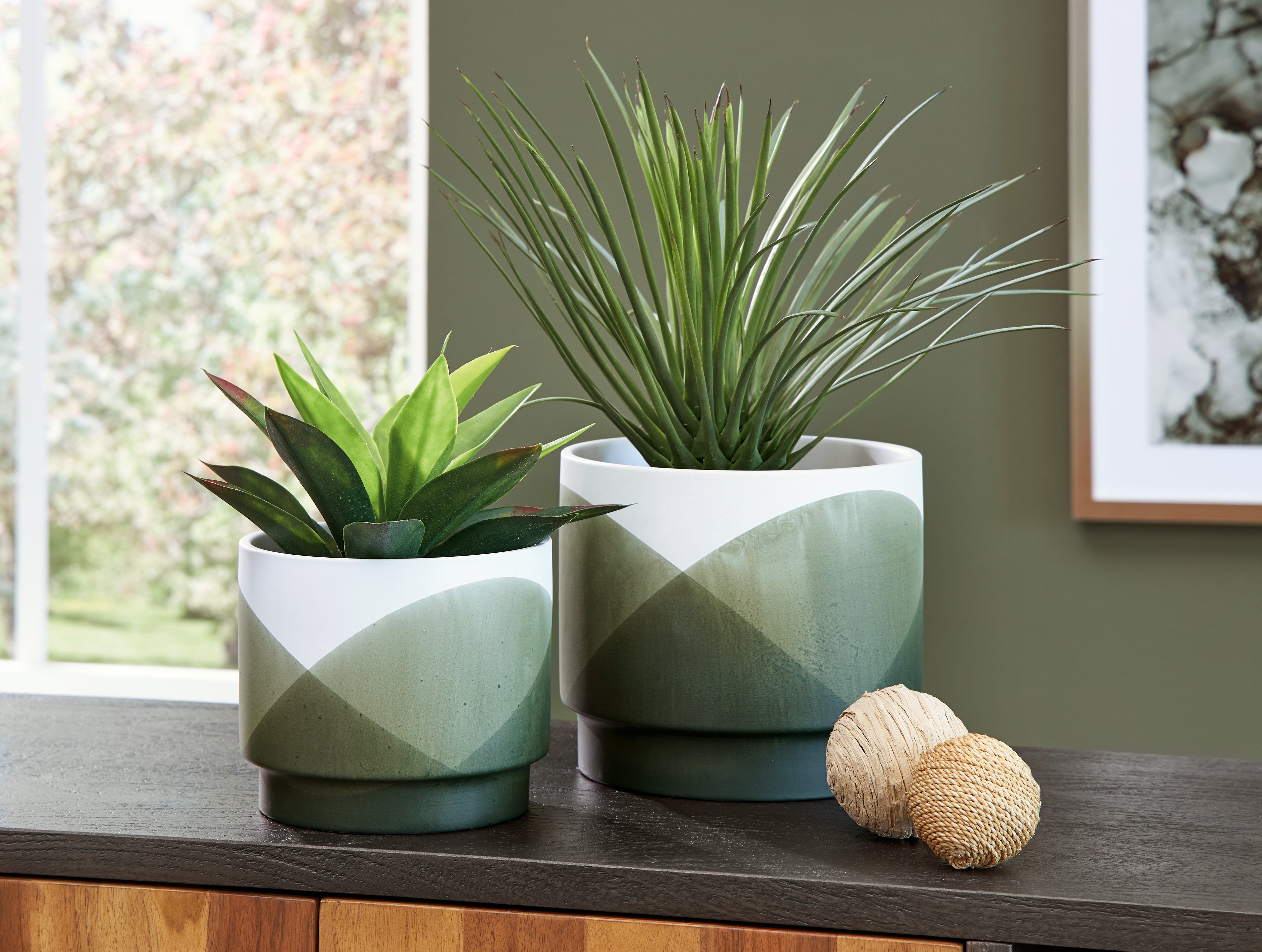 Family Deals Furniture - Ashley Furniture - Ardenridge Planter (Set of 2) - Planter Set (Set of 2) / Green/White - A2000579