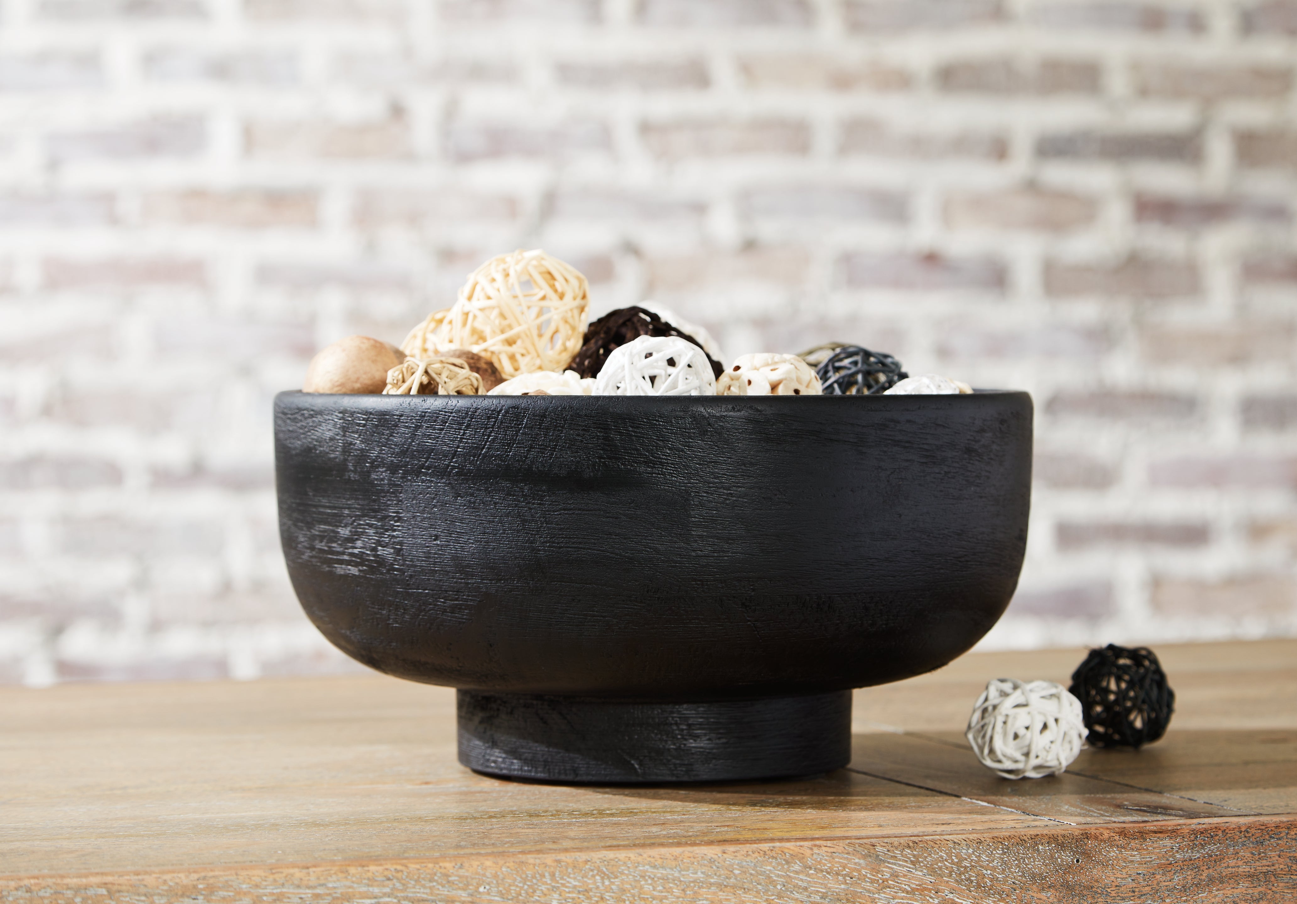 Family Deals Furniture - Ashley Furniture - Brynnington Bowl - Bowl / Black - A2000611
