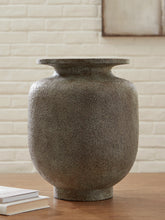 Family Deals Furniture - Ashley Furniture - Jedwick Vase - Vase - A2000906