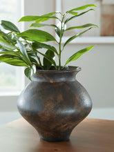Family Deals Furniture - Ashley Furniture - Laddlow Vase - Vase - A2000912