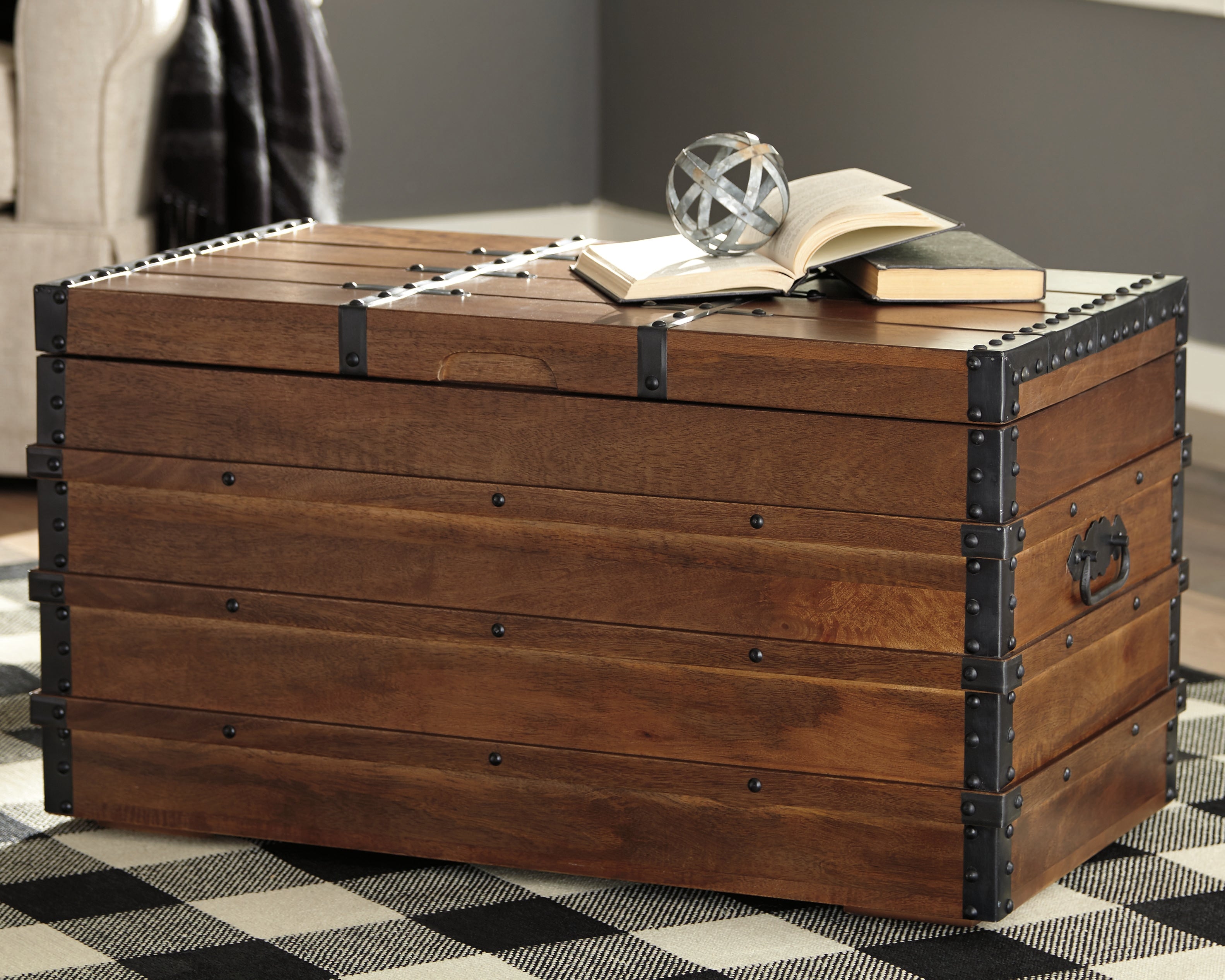 Family Deals Furniture - Ashley Furniture - Kettleby Storage Trunk - Storage Trunk / Brown - A4000096