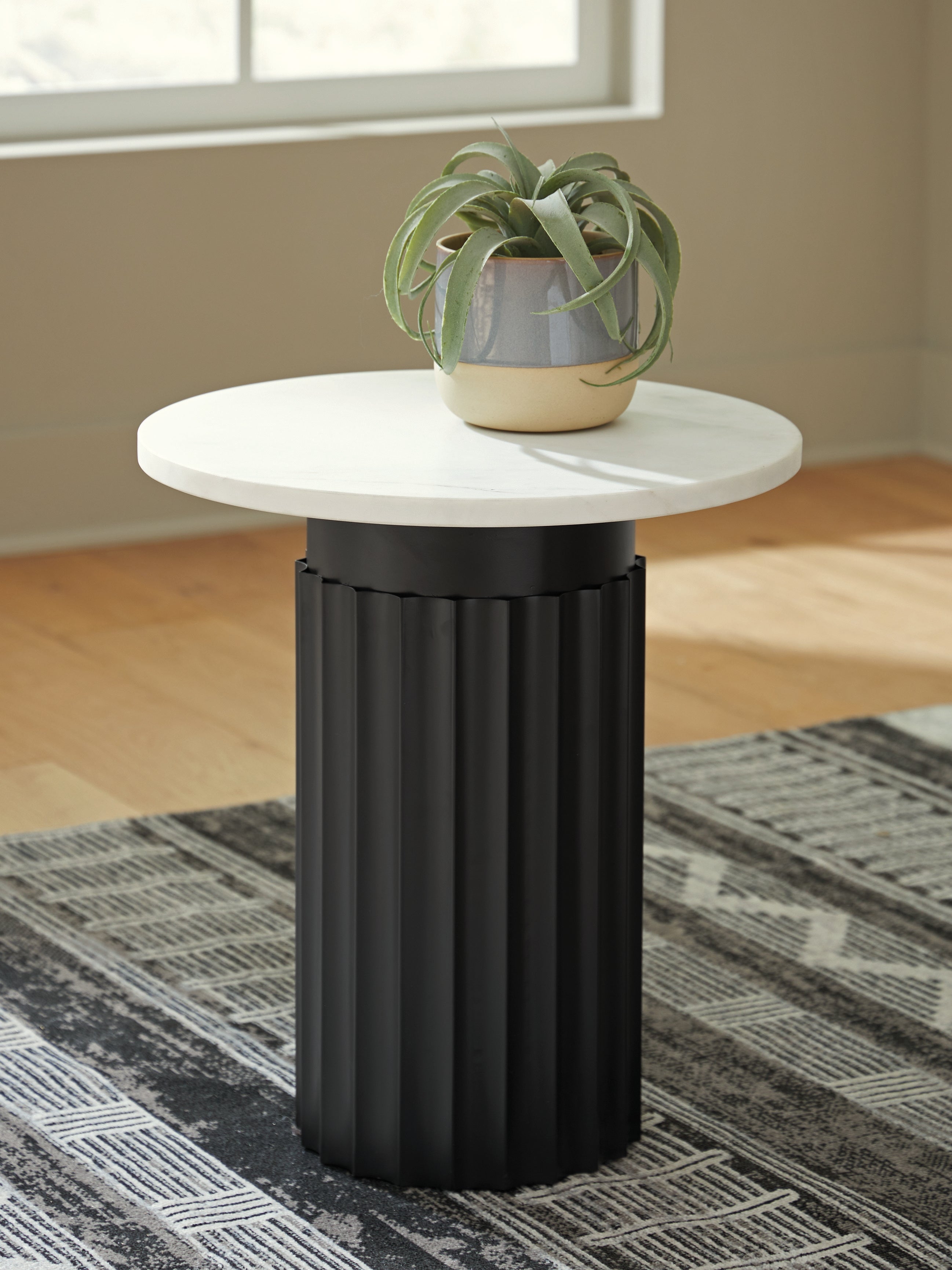Family Deals Furniture - Ashley Furniture - Wainstone Accent Table - Accent Table / Black/White - A4000724