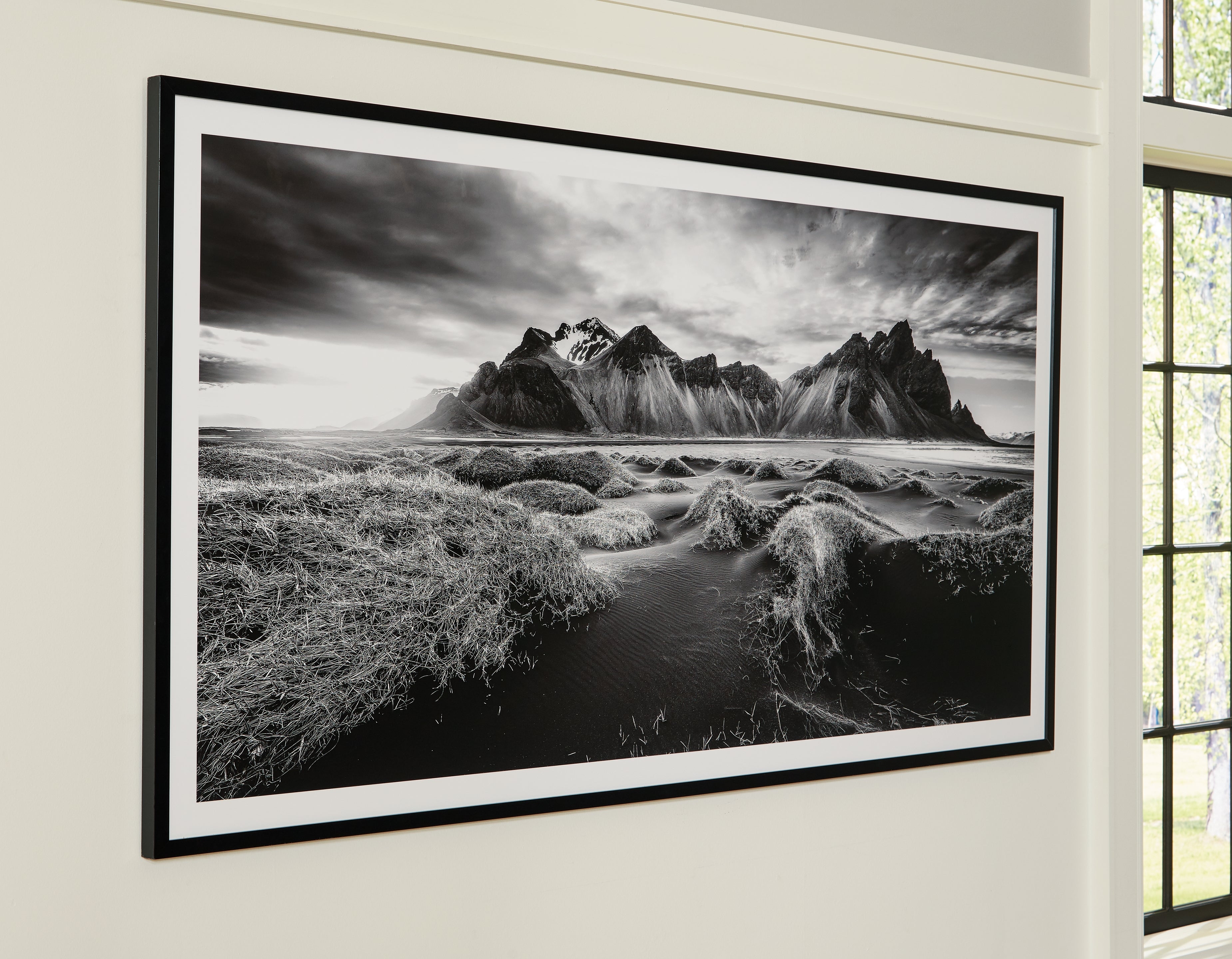 Family Deals Furniture - Ashley Furniture - Delstone Wall Decor - Wall Art / Black/White - A8000424