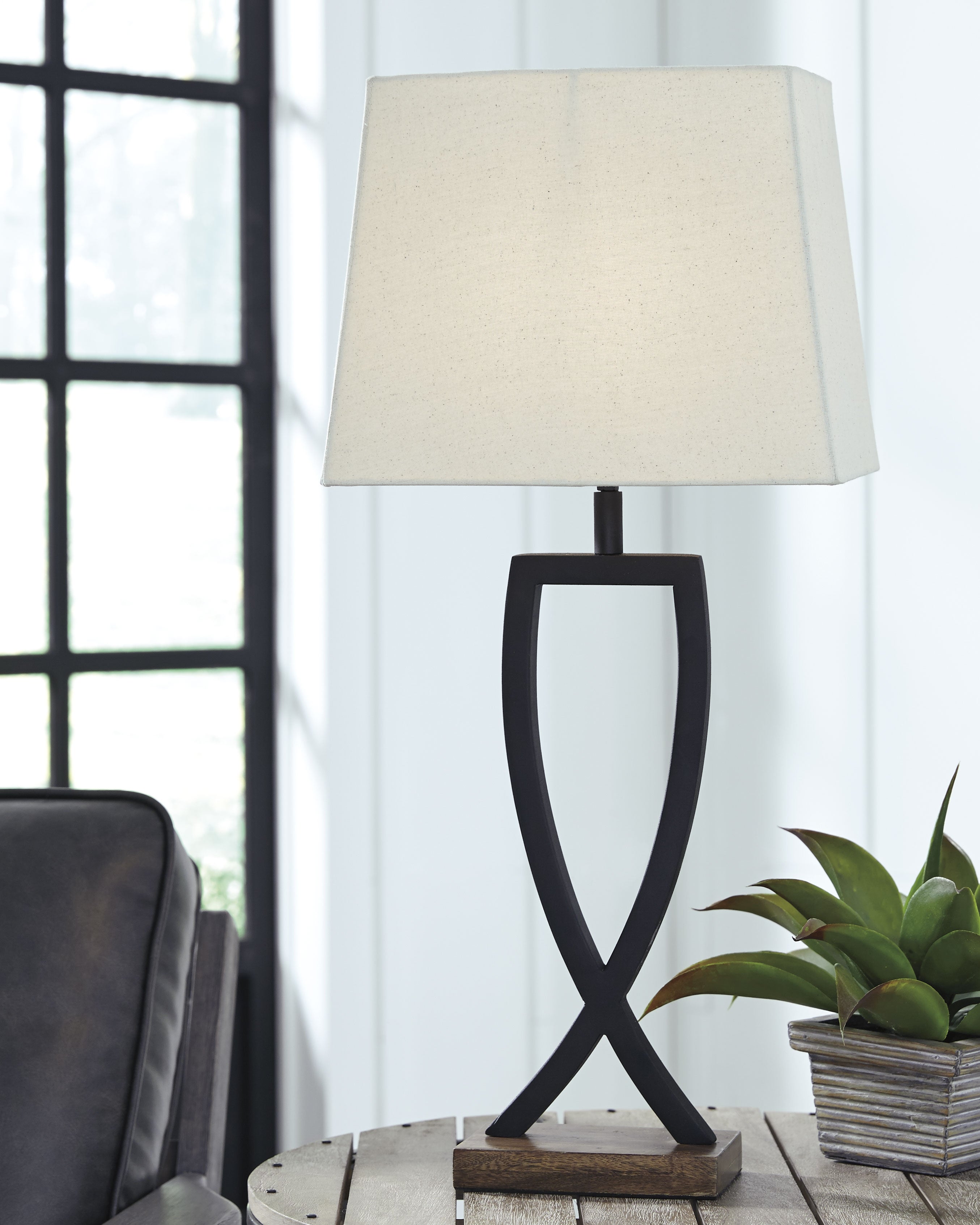 Family Deals Furniture - Ashley Furniture - Makara Lighting - Metal Table Lamp (Set of 2) / Black/Brown - L204174