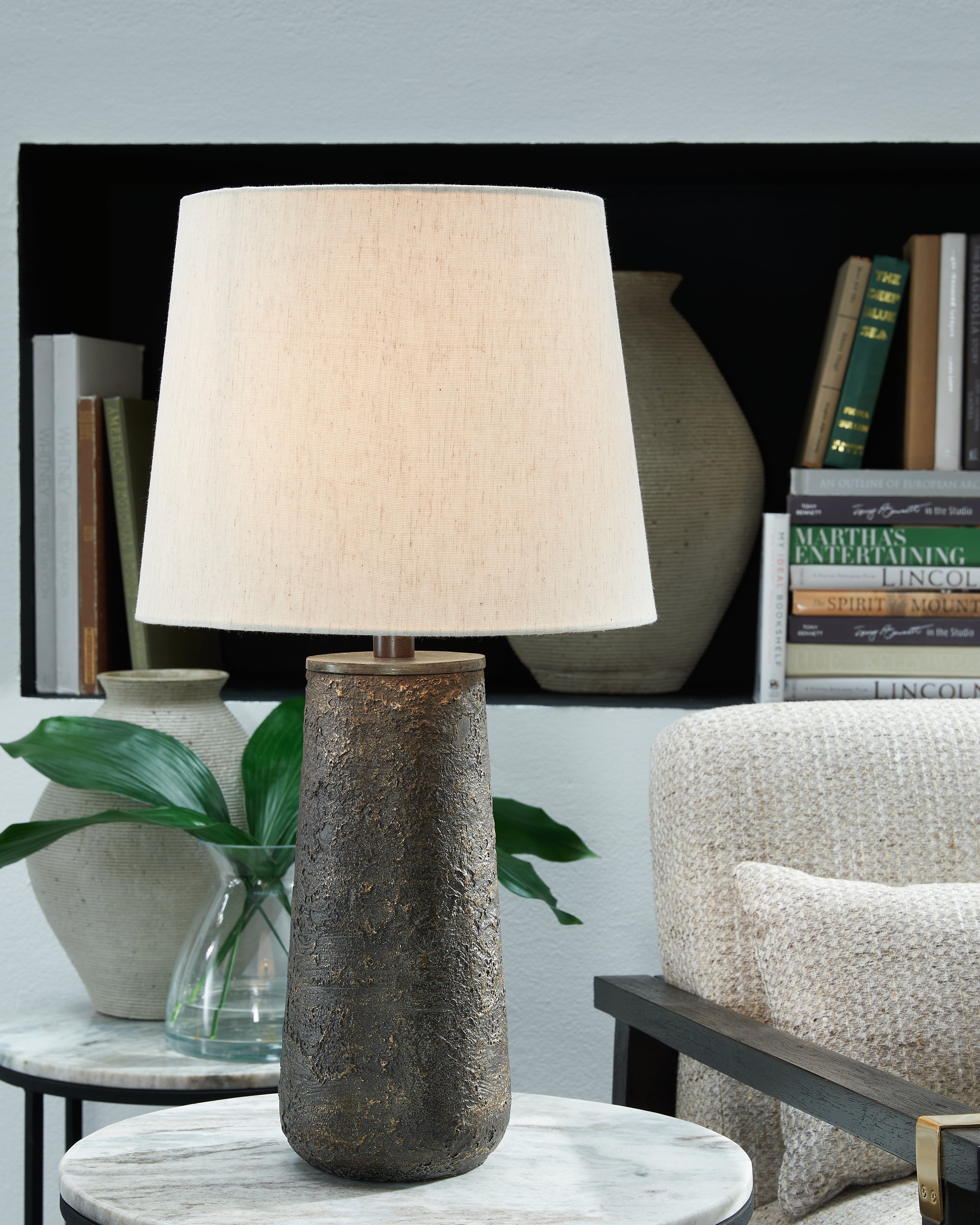 Family Deals Furniture - Ashley Furniture - Chaston Lighting - Metal Table Lamp (Set of 2) / Antique Bronze Finish - L204474