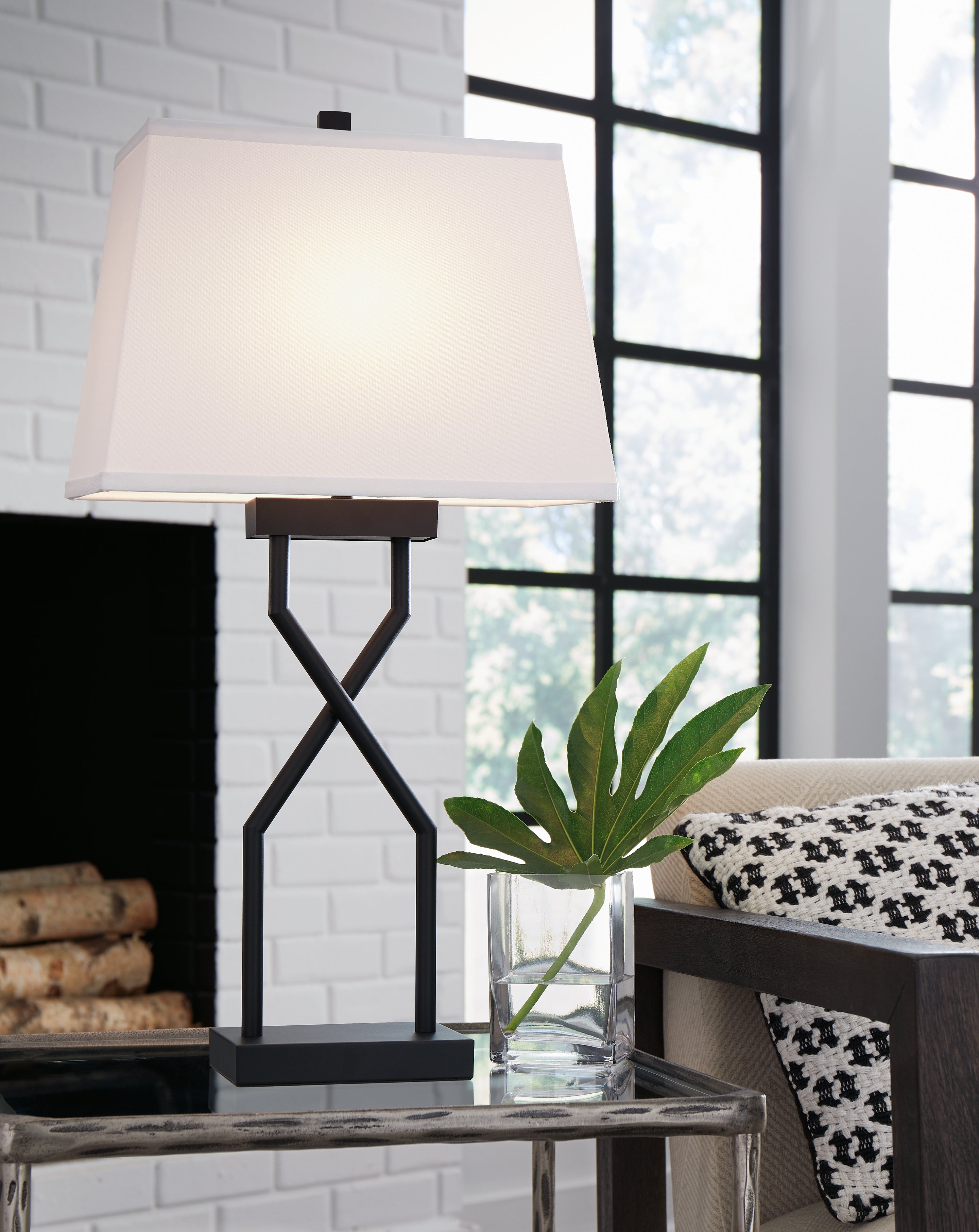 Family Deals Furniture - Ashley Furniture - Brookthrone Lighting - Metal Table Lamp (Set of 2) / Black - L204514