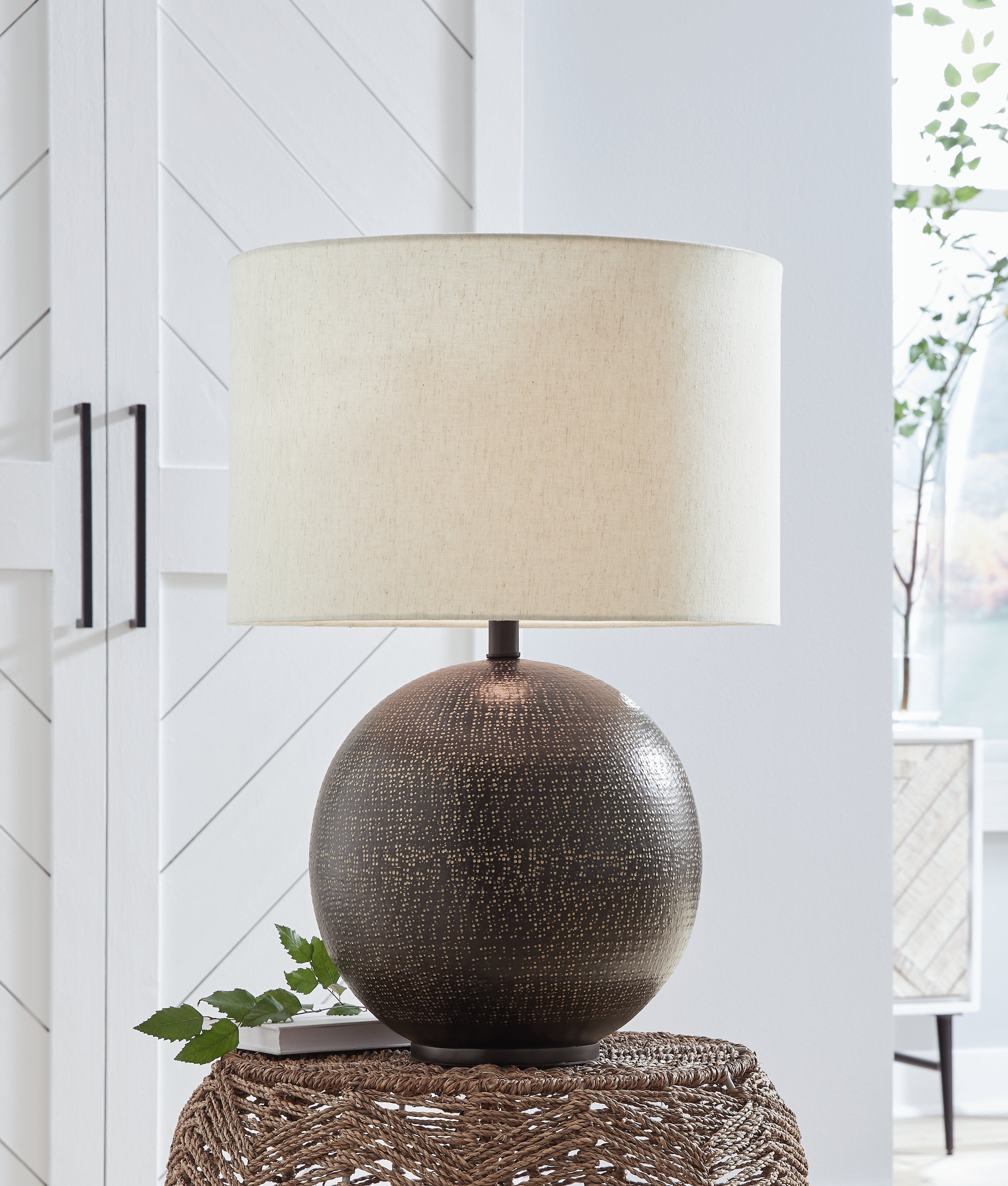 Family Deals Furniture - Ashley Furniture - Hambell Lighting - Table Lamp (Set of 2) / Black/Gold Finish - L207434X2