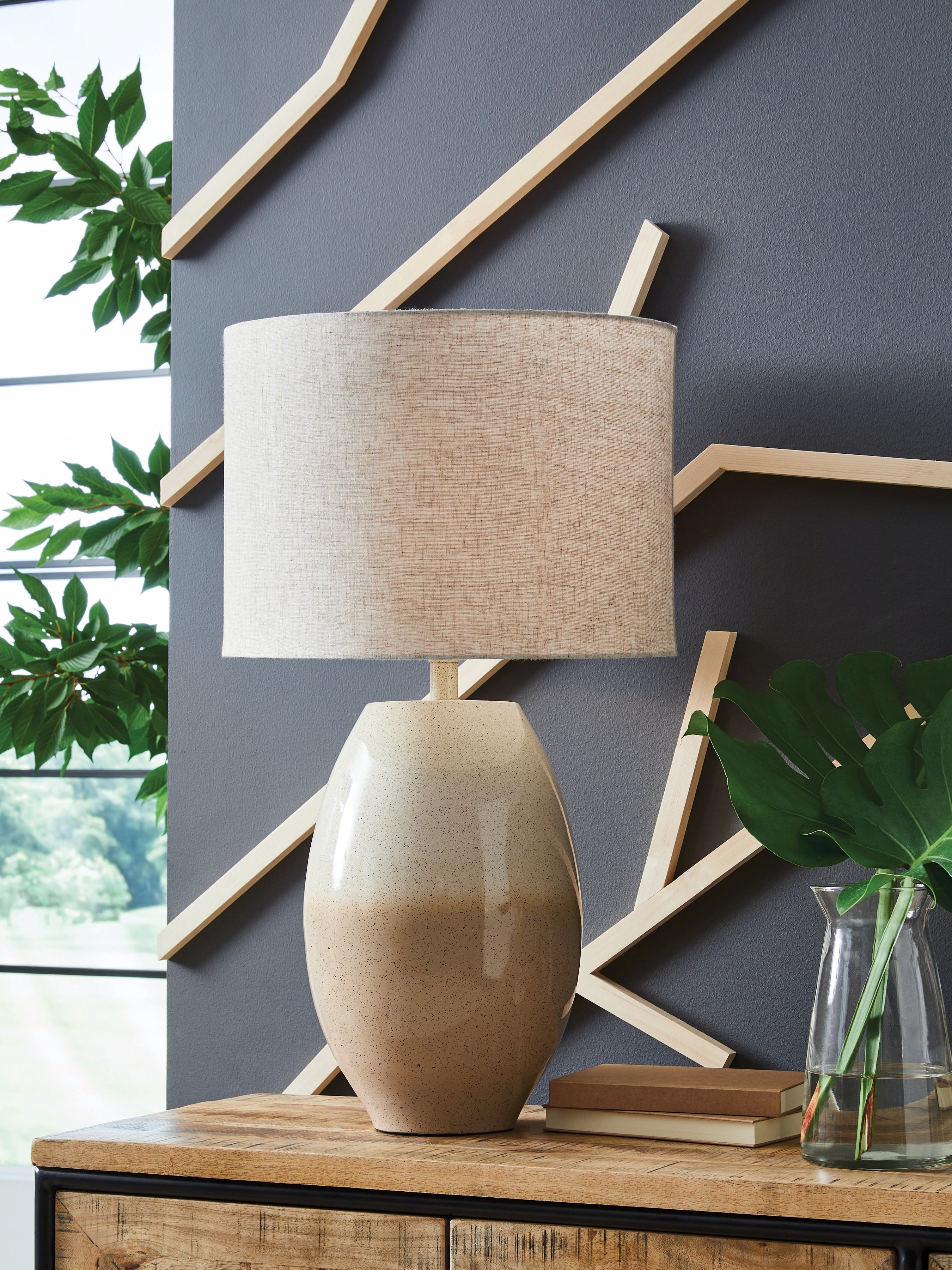 Family Deals Furniture - Ashley Furniture - Linas Lighting - Metal Table Lamp (1/CN) / Cream/Beige - L207594