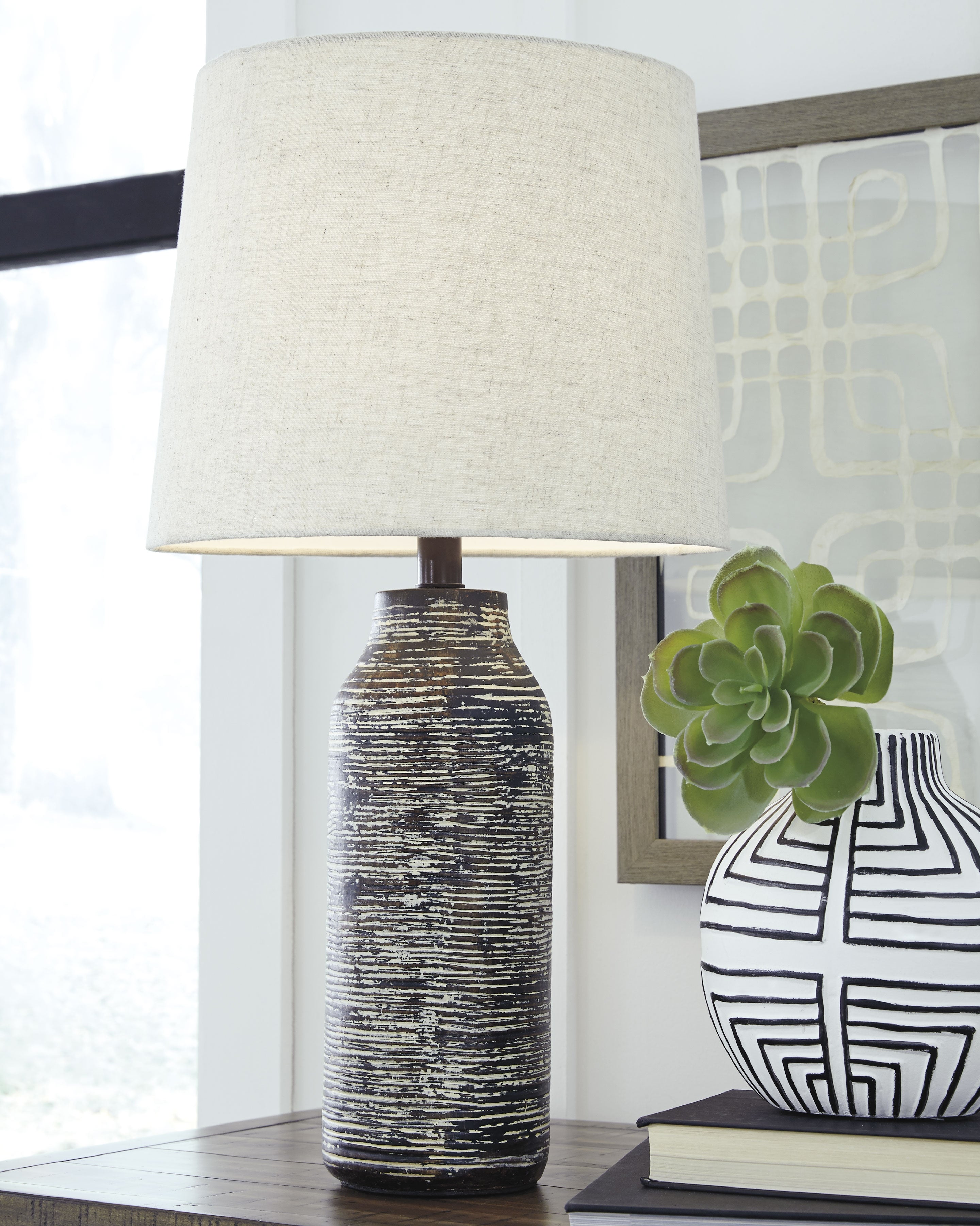 Family Deals Furniture - Ashley Furniture - Mahima Lighting - Paper Table Lamp (Set of 2) / Black/White - L235584