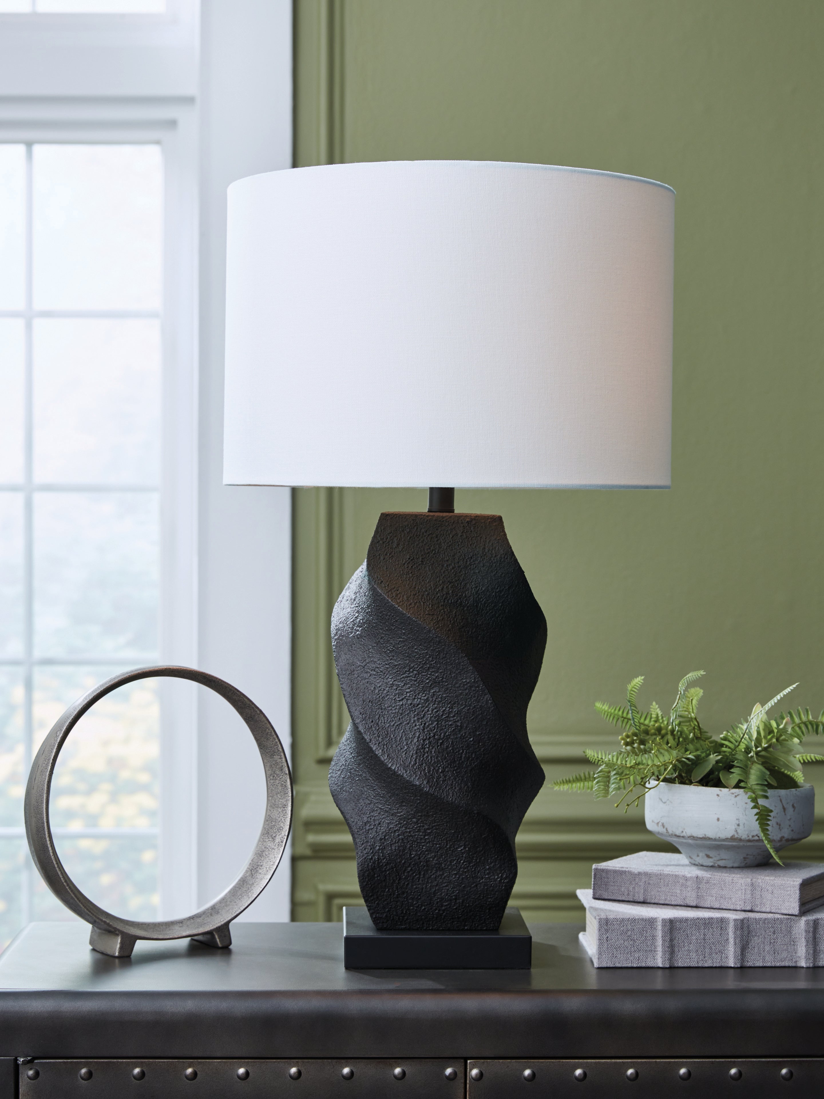 Family Deals Furniture - Ashley Furniture - Amillion Lighting - Poly Table Lamp (1/CN) / Black - L235904