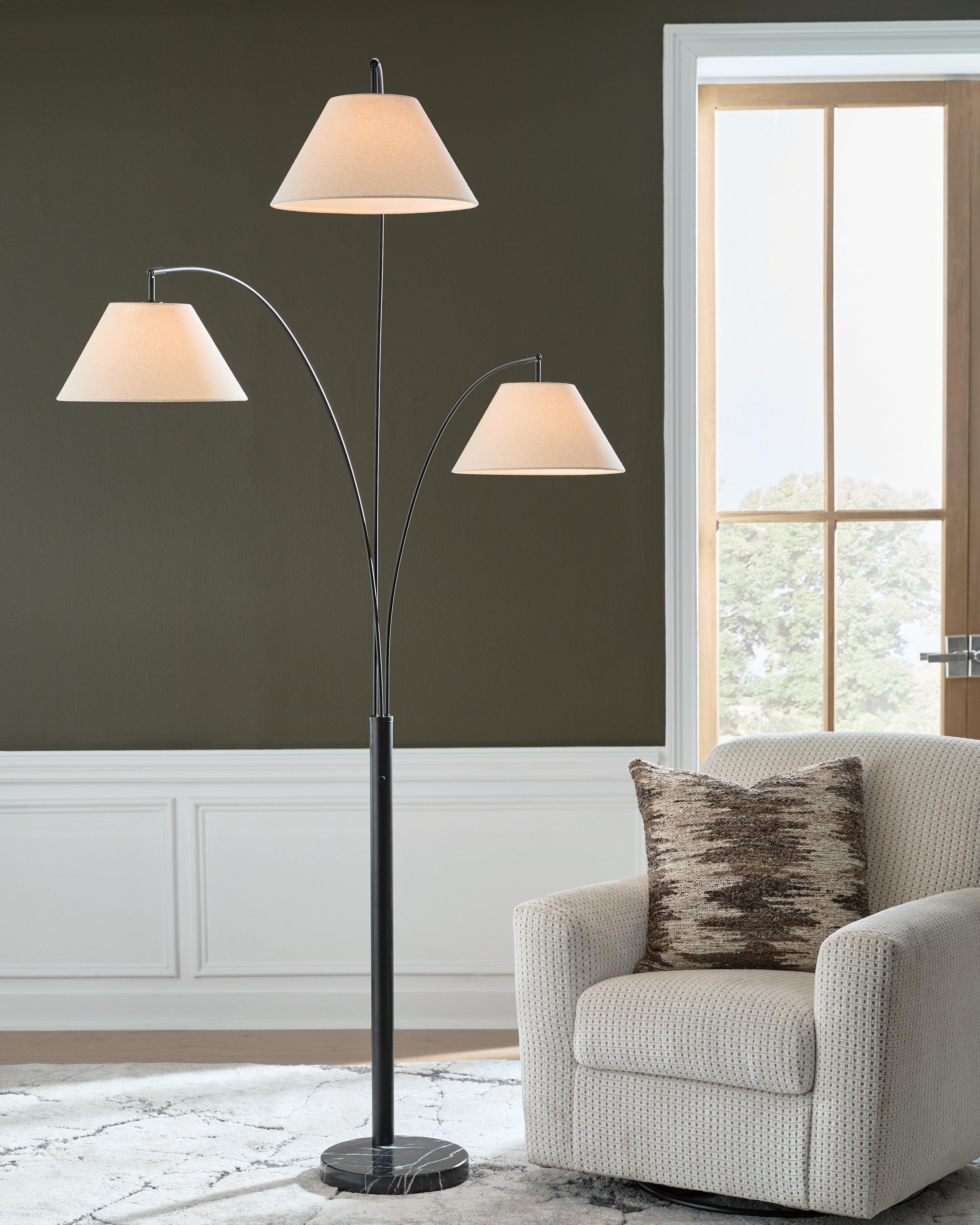 Family Deals Furniture - Ashley Furniture - Gibbswellner Lighting - Metal Arc Lamp (1/CN) - L725159