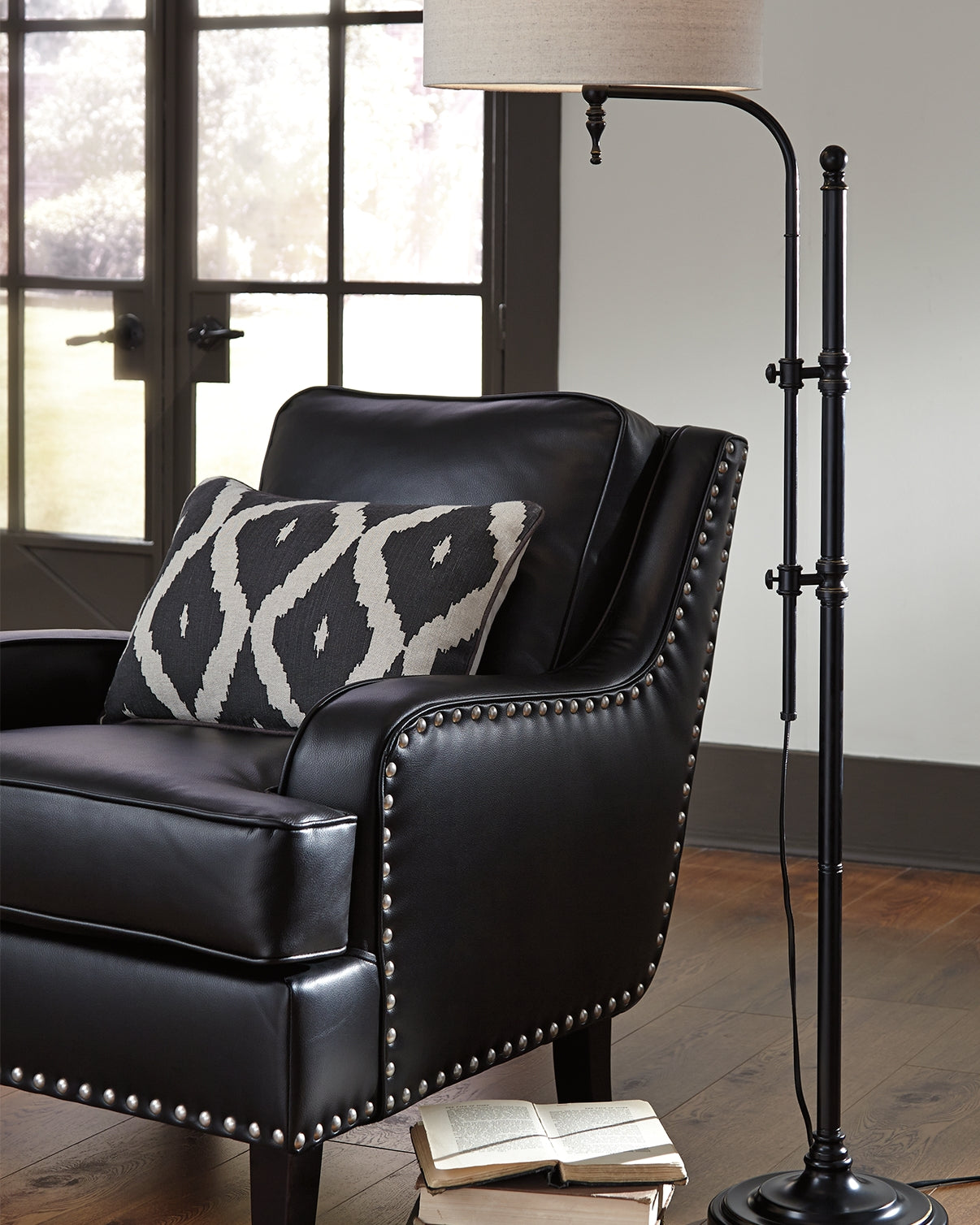 Family Deals Furniture - Ashley Furniture - Anemoon Lighting - Metal Floor Lamp (1/CN) / Black - L734251