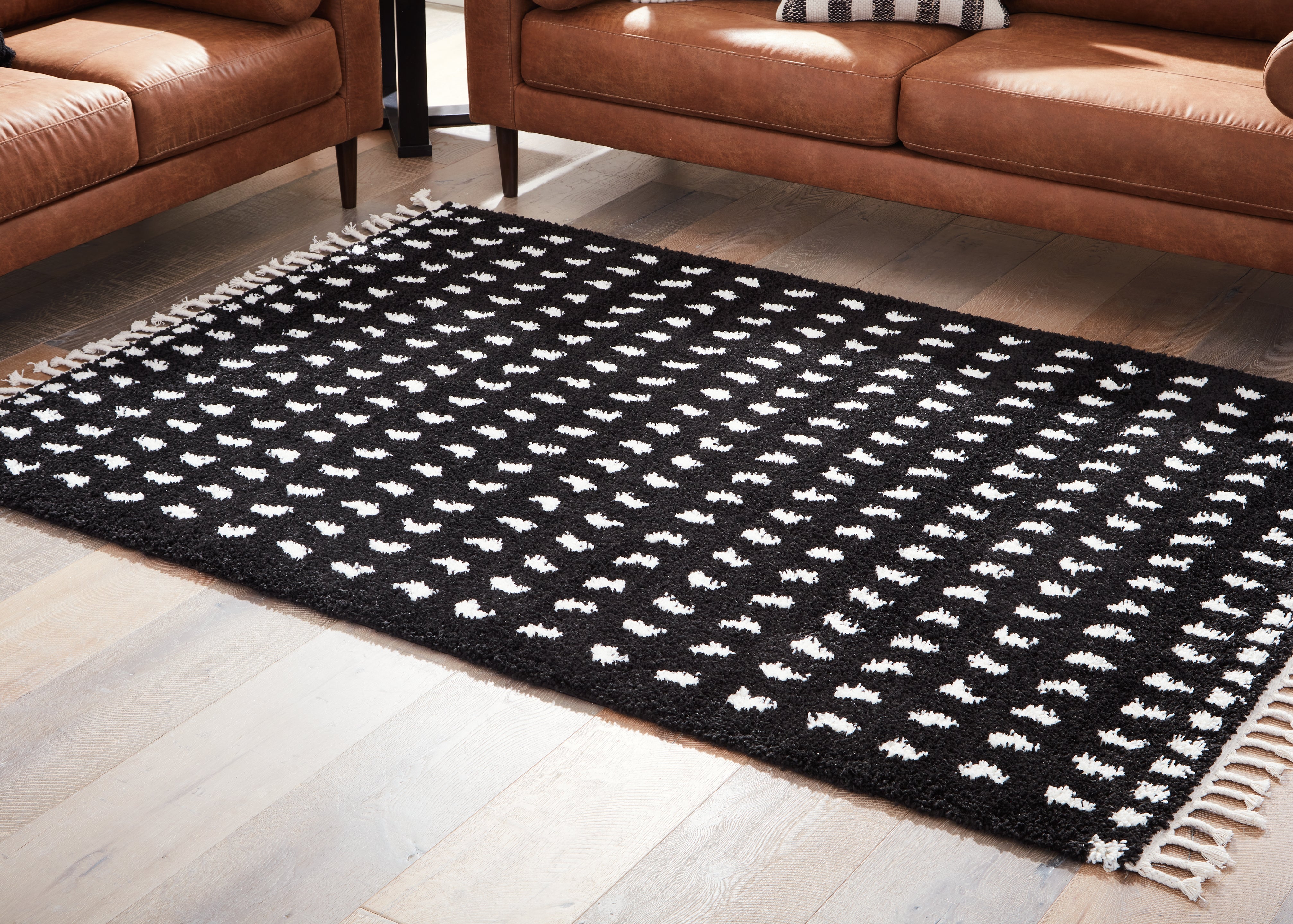 Family Deals Furniture - Ashley Furniture - Minston Rug - 8' x 10' Rug / Black/White - R405951