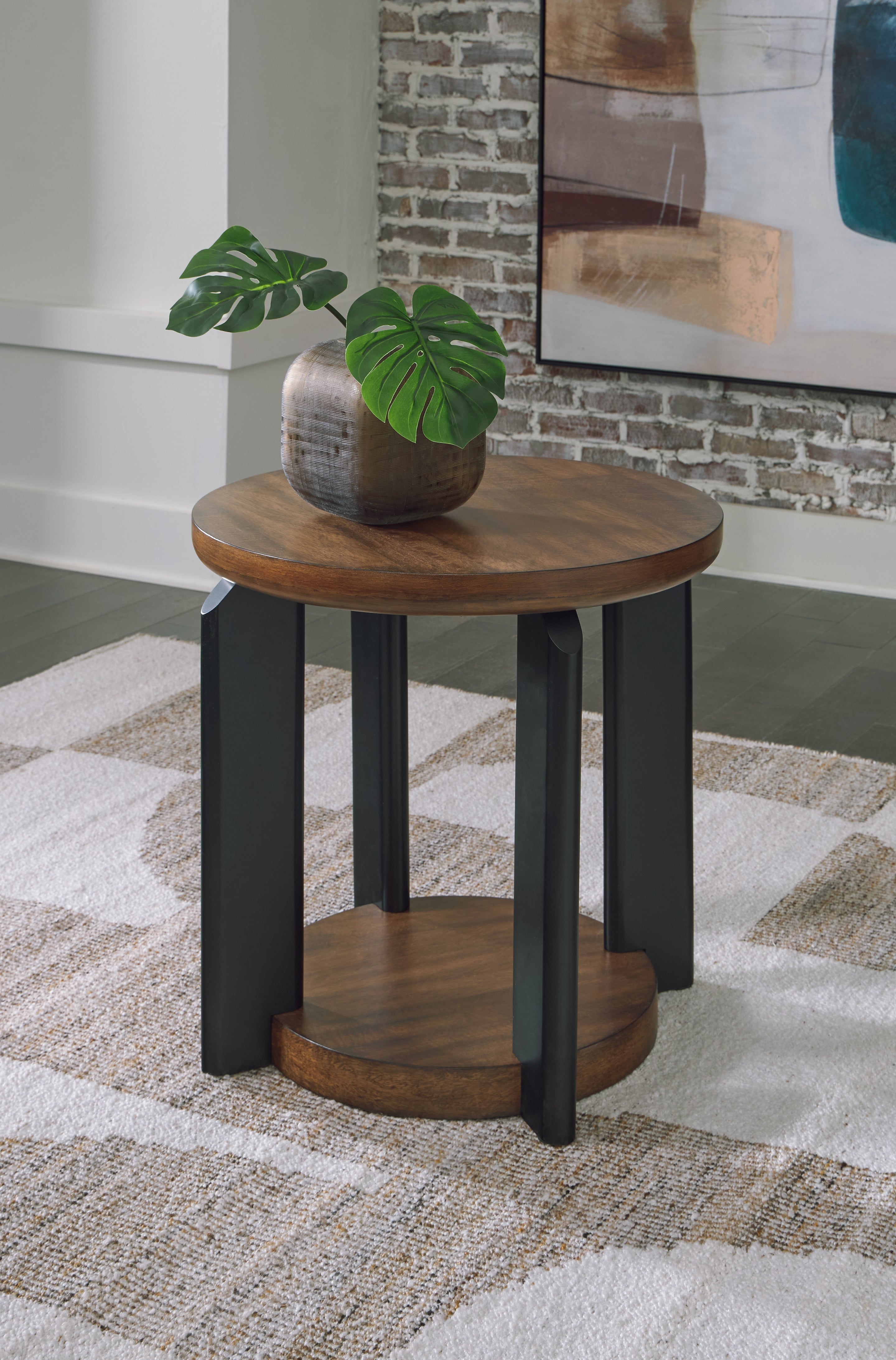 Family Deals Furniture - Ashley Furniture - Kraeburn End Table - Round End Table / Brown/Black - T624-6