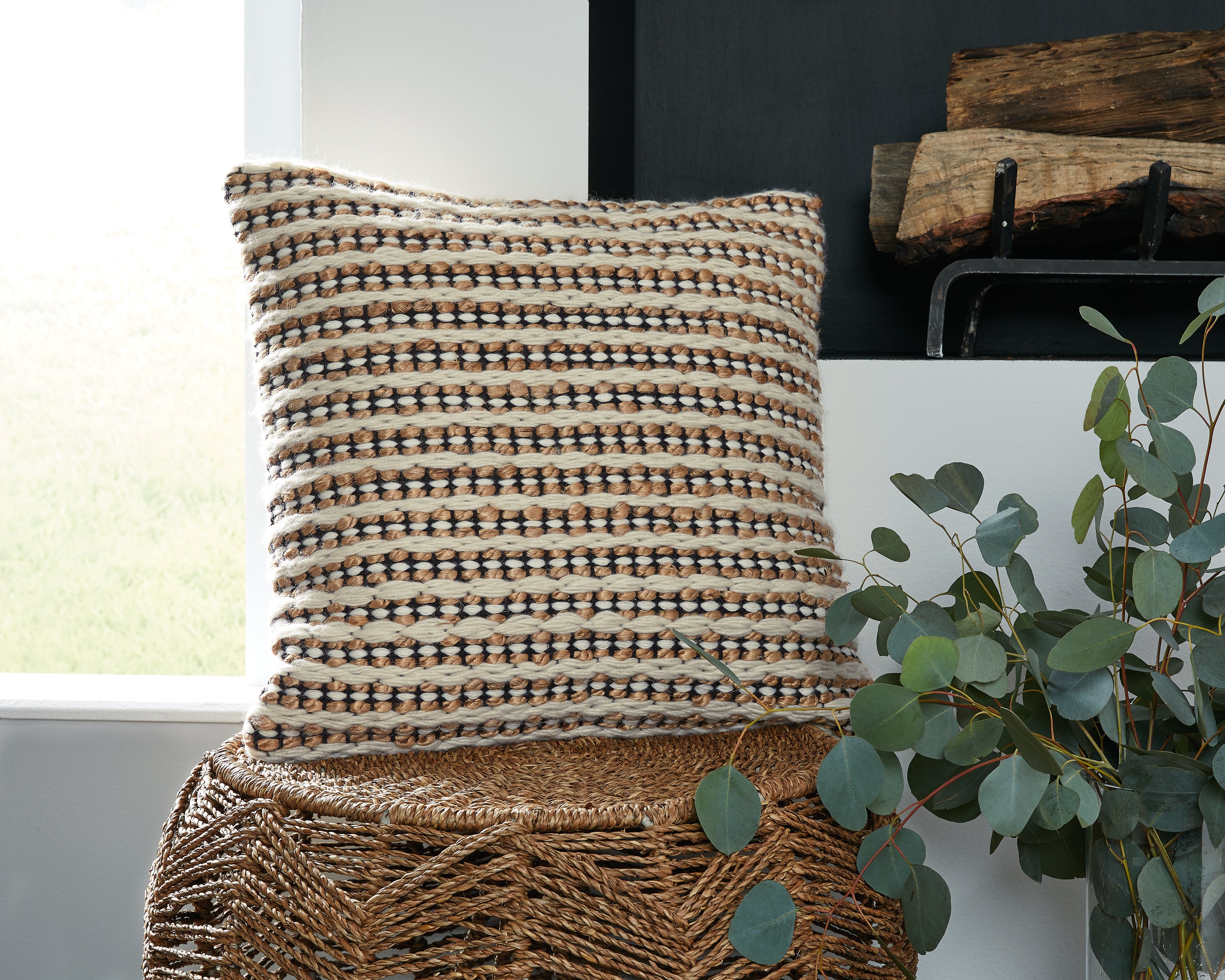 Family Deals Furniture - Ashley Furniture - Nealington Pillows - Pillow / Brown/Black/White - A1000929P