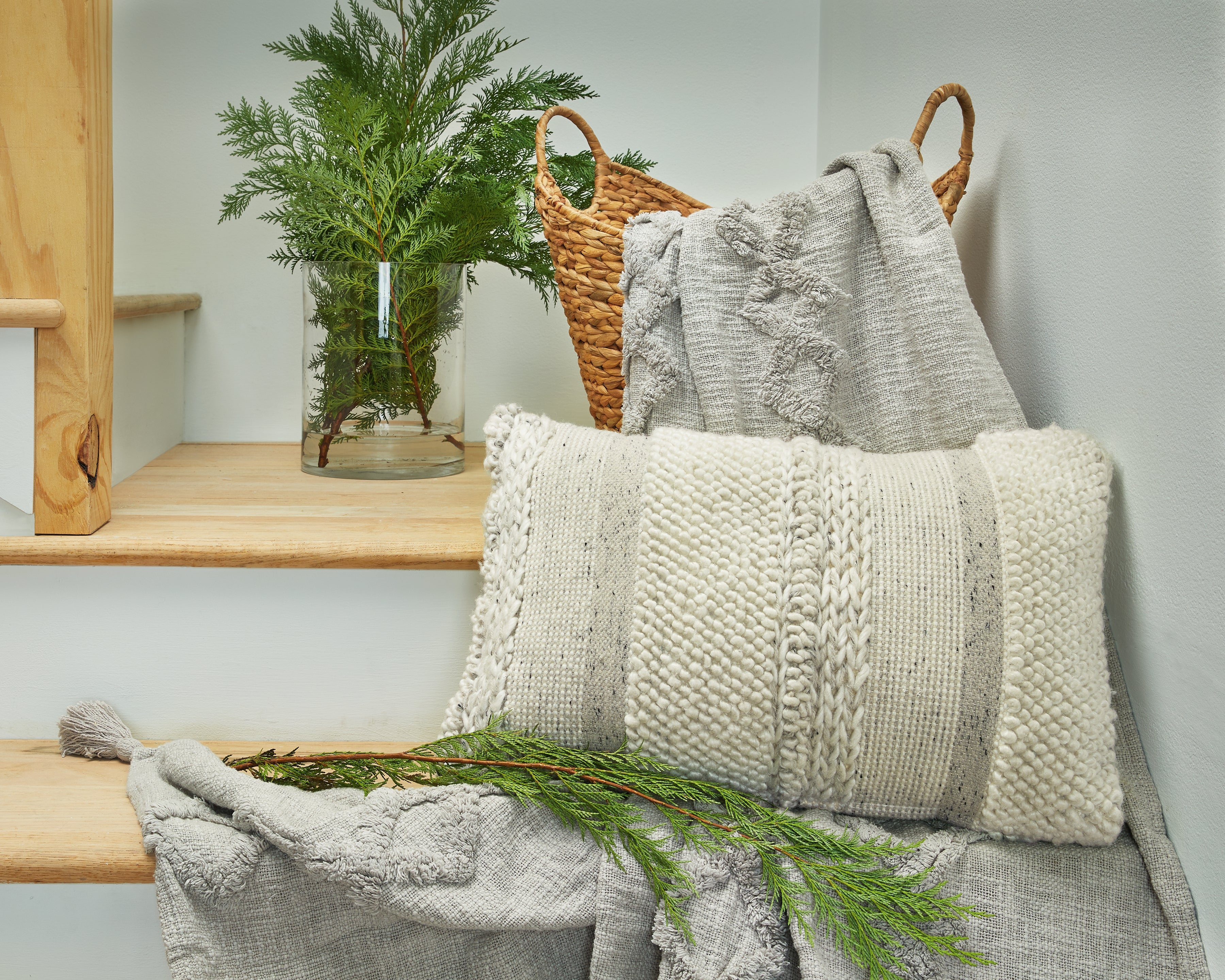 Family Deals Furniture - Ashley Furniture - Standon Pillows - Pillow / Gray/White - A1001005P