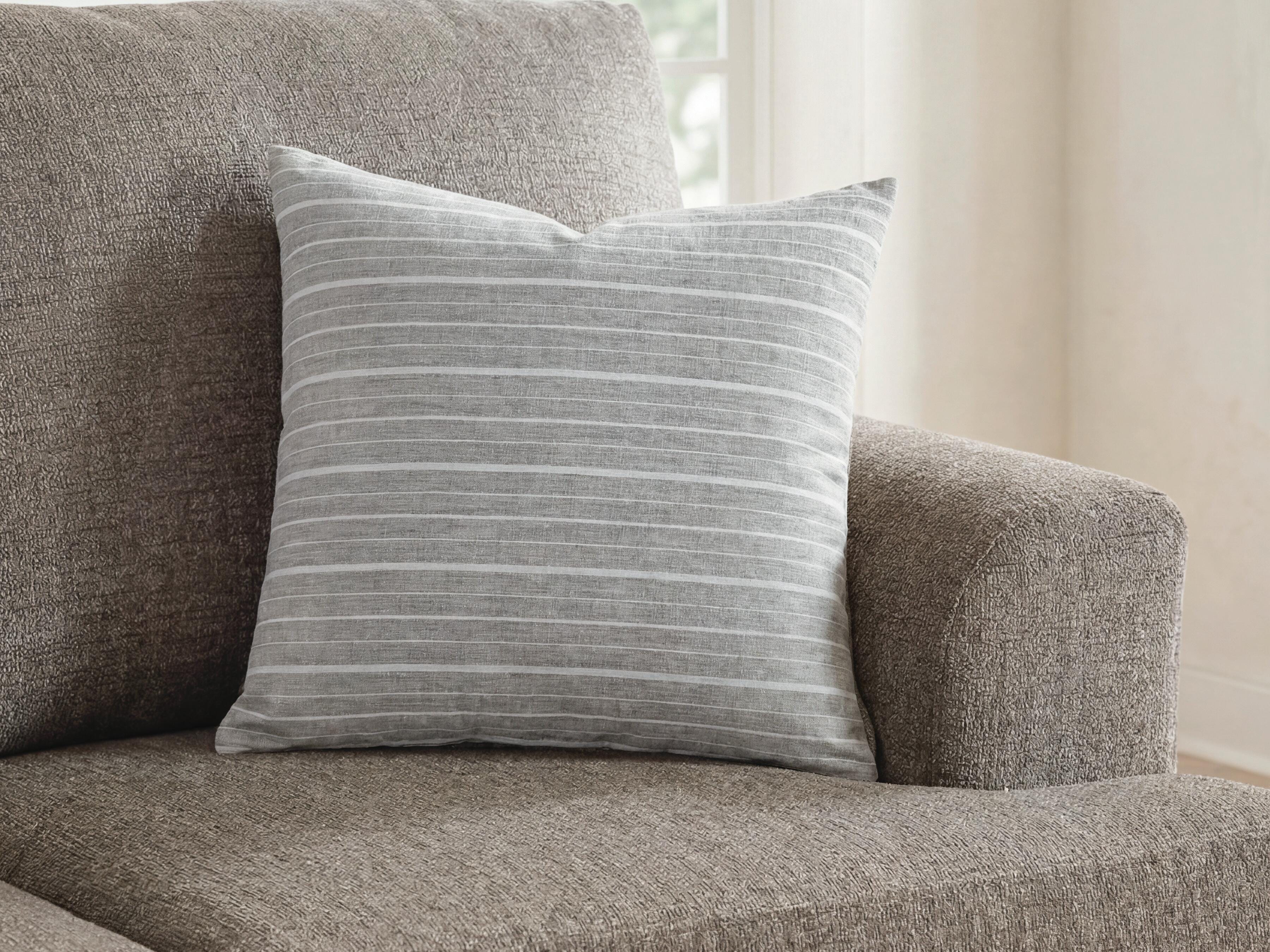 Family Deals Furniture - Ashley Furniture - Vernthrone Pillows - Pillow (4/CS) - A1001184
