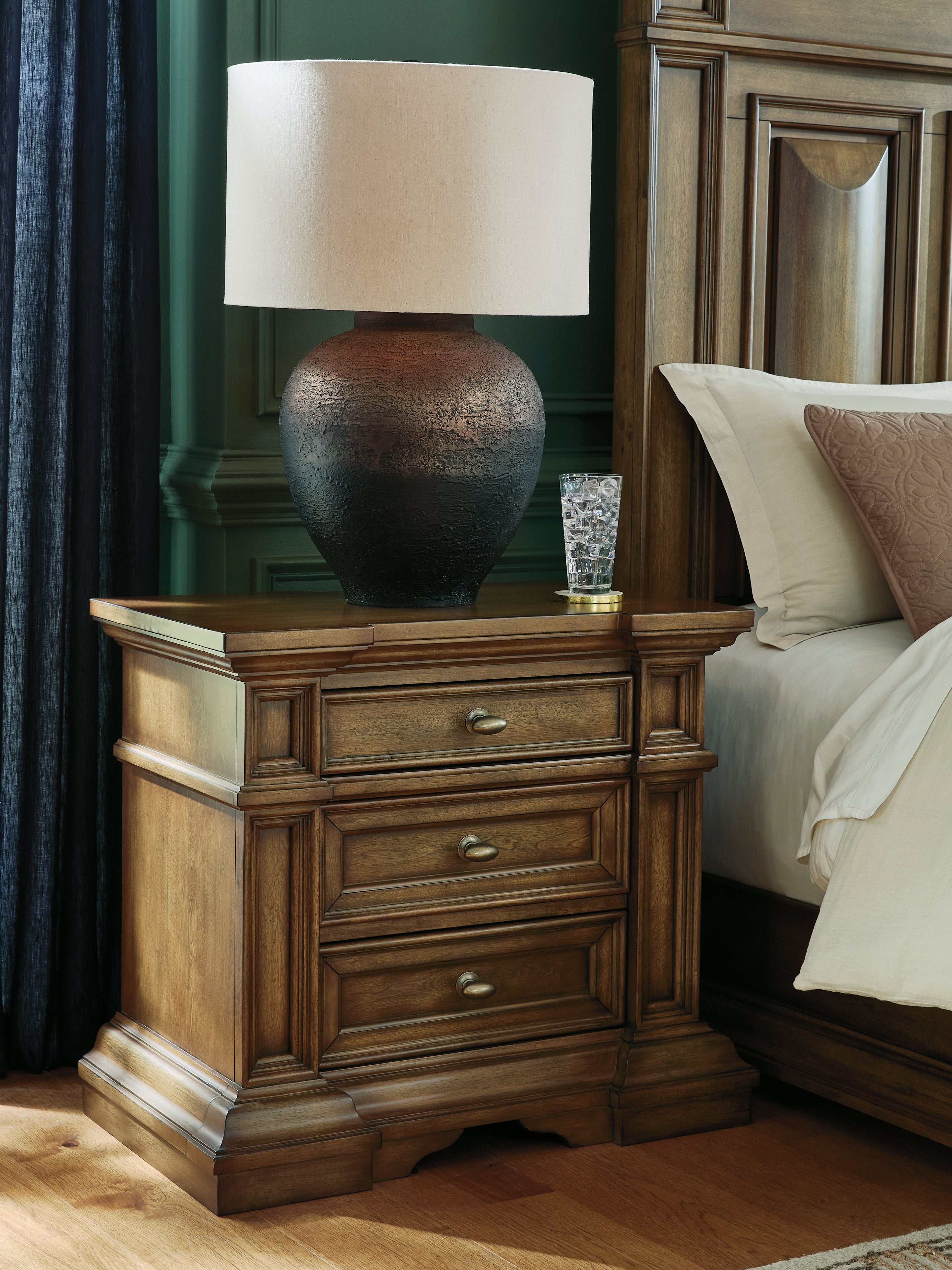 Family Deals Furniture - Ashley Furniture - Frantanna Bedroom - Three Drawer Night Stand / Brown - PCB949-93