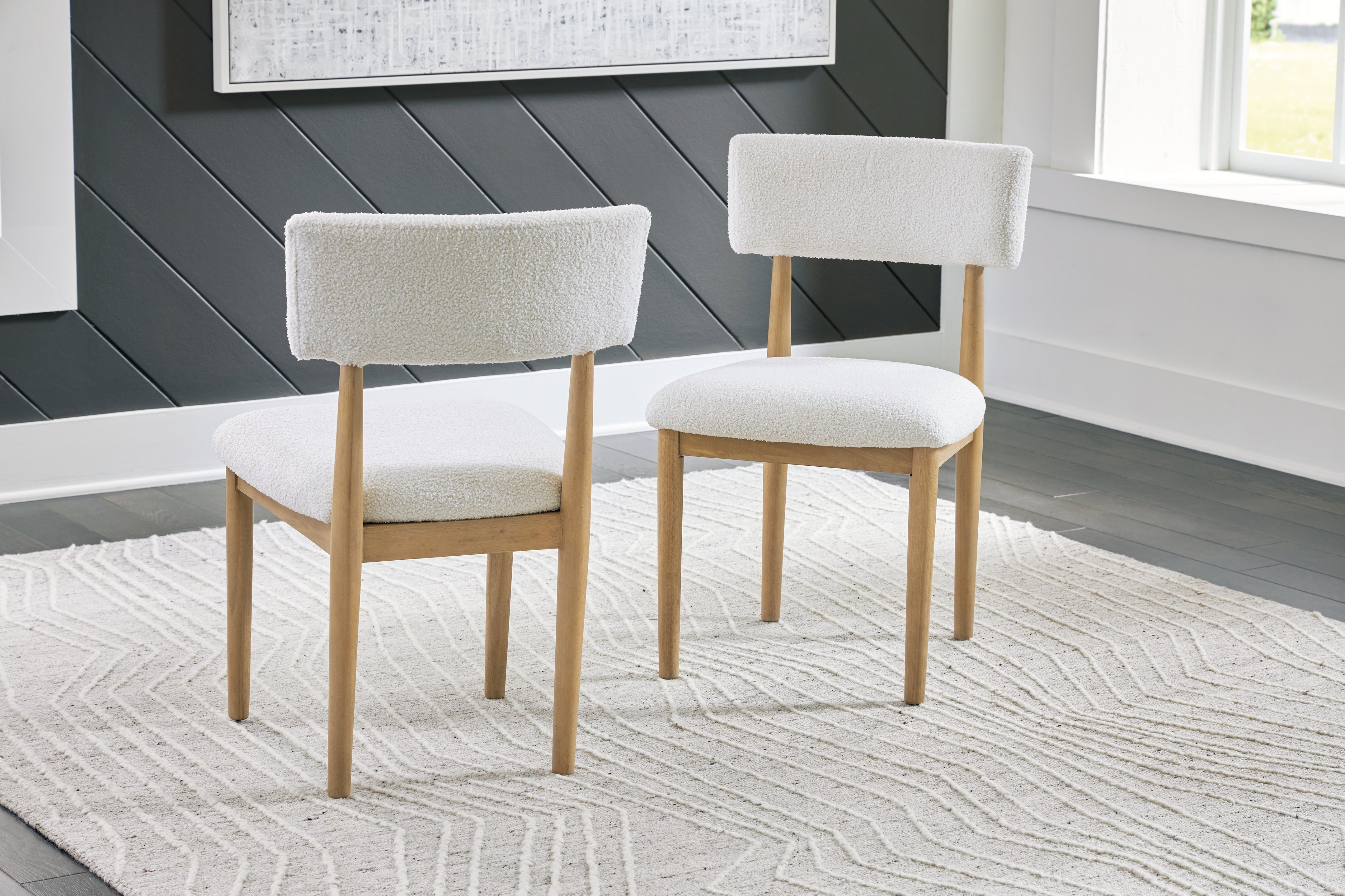 Family Deals Furniture - Ashley Furniture - Sawdyn Dining Room - Dining Chair (Set of 2) / Light Brown - D427-02X2