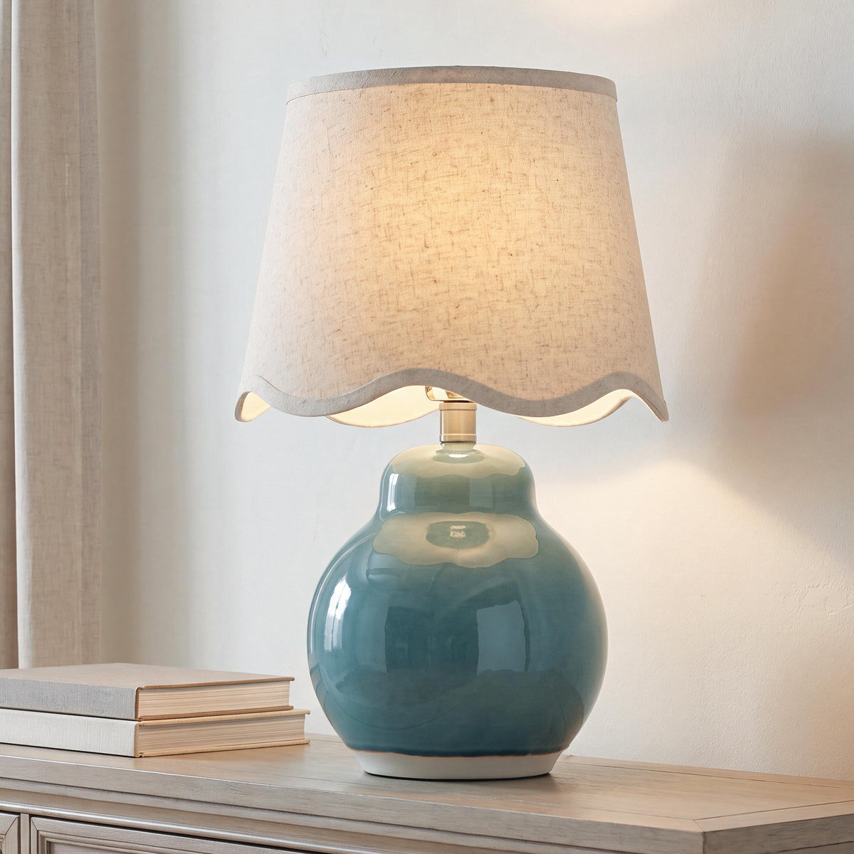 Family Deals Furniture - Ashley Furniture - Byronburg Lighting - Ceramic Table Lamp (1/CN) - L180224