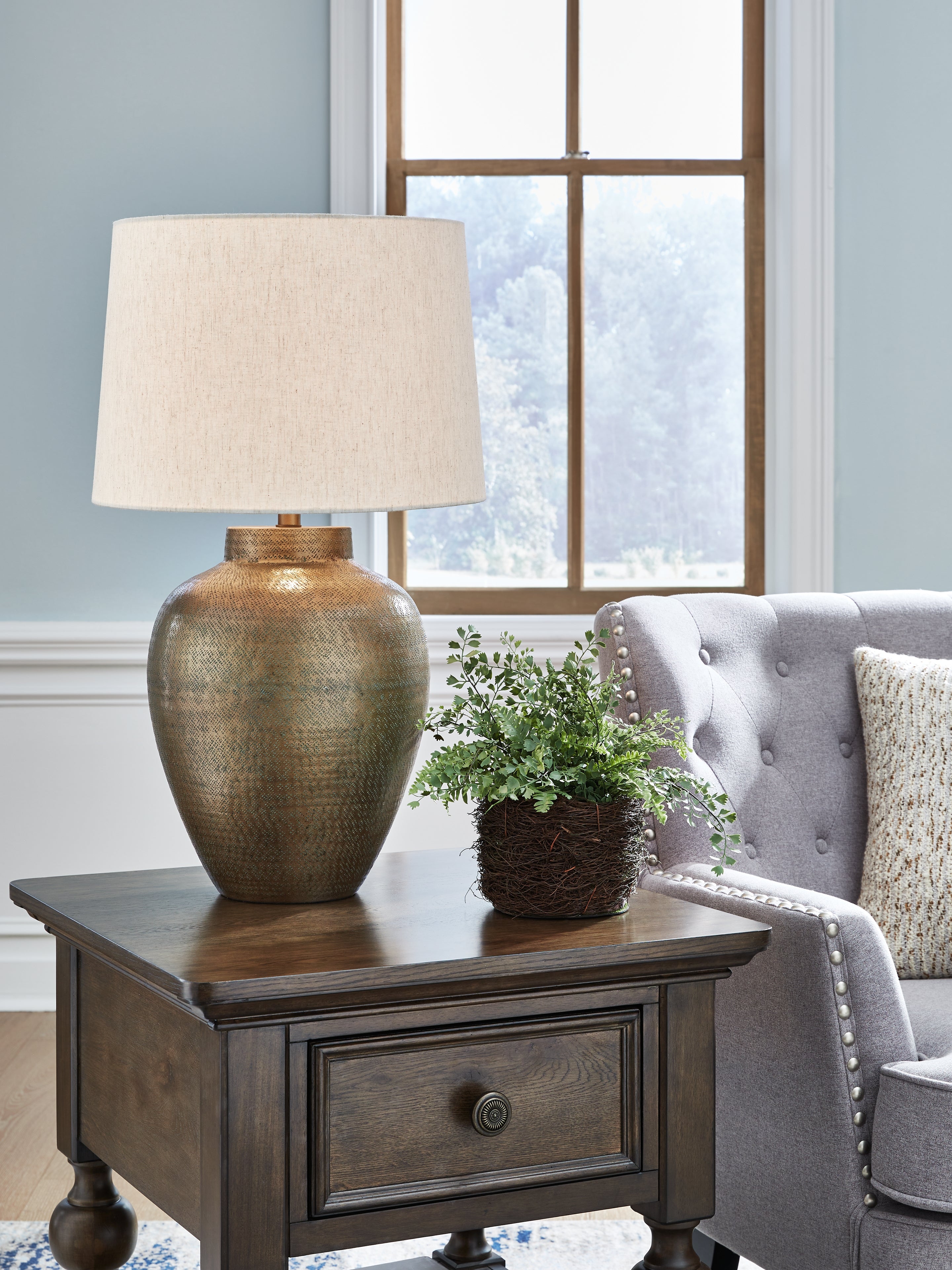 Family Deals Furniture - Ashley Furniture - Madney Lighting - 2-Piece Lamp Set / Antique Gold Finish - L207494X2