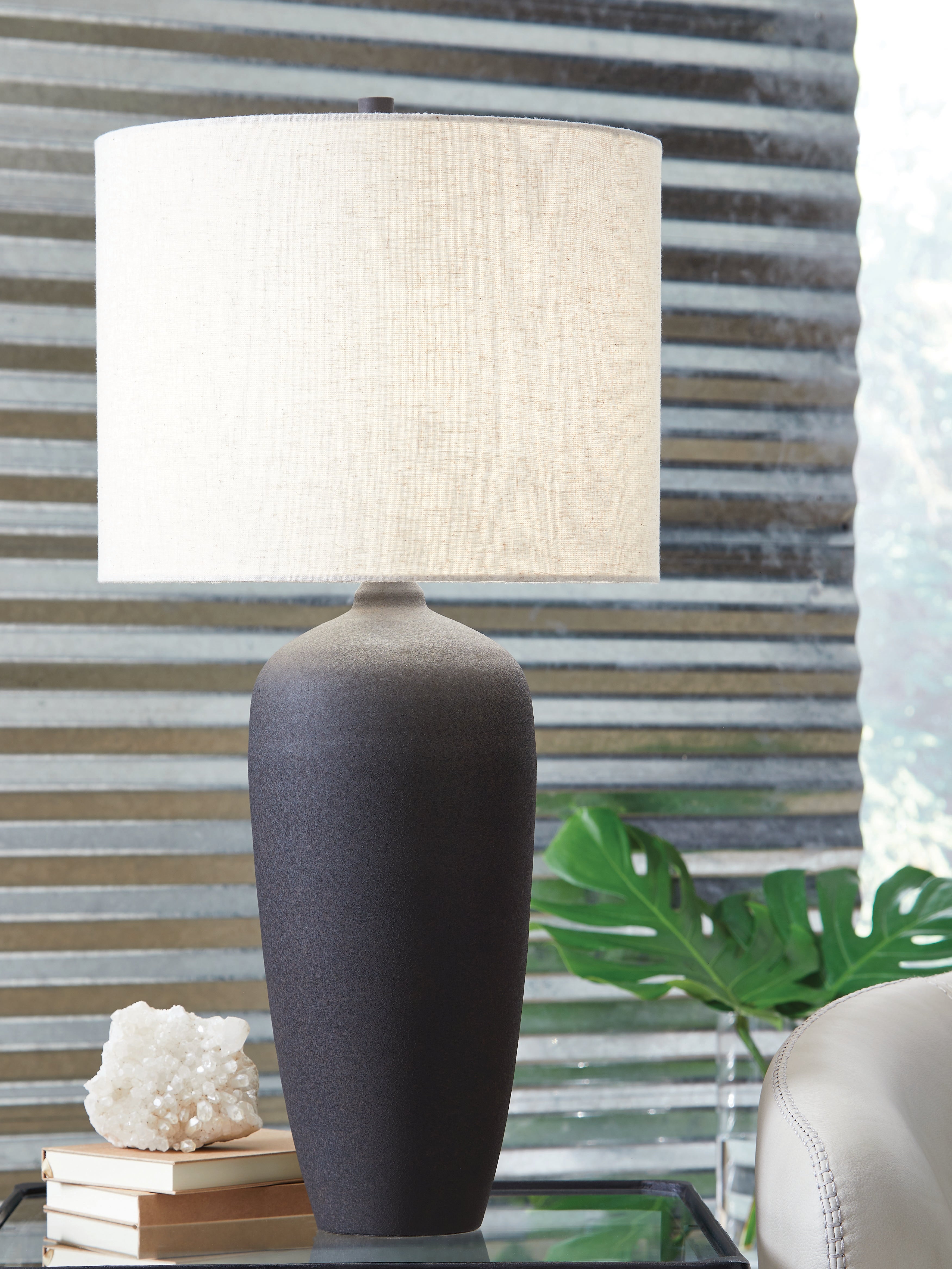 Family Deals Furniture - Ashley Furniture - Ryenburg Lighting - Metal Table Lamp (1/CN) / Black - L207584