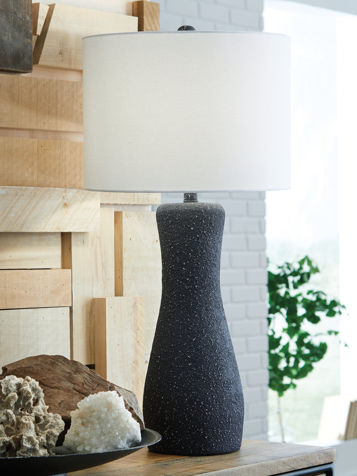 Family Deals Furniture - Ashley Furniture - Maykins Lighting - Metal Table Lamp (1/CN) / Black - L207634