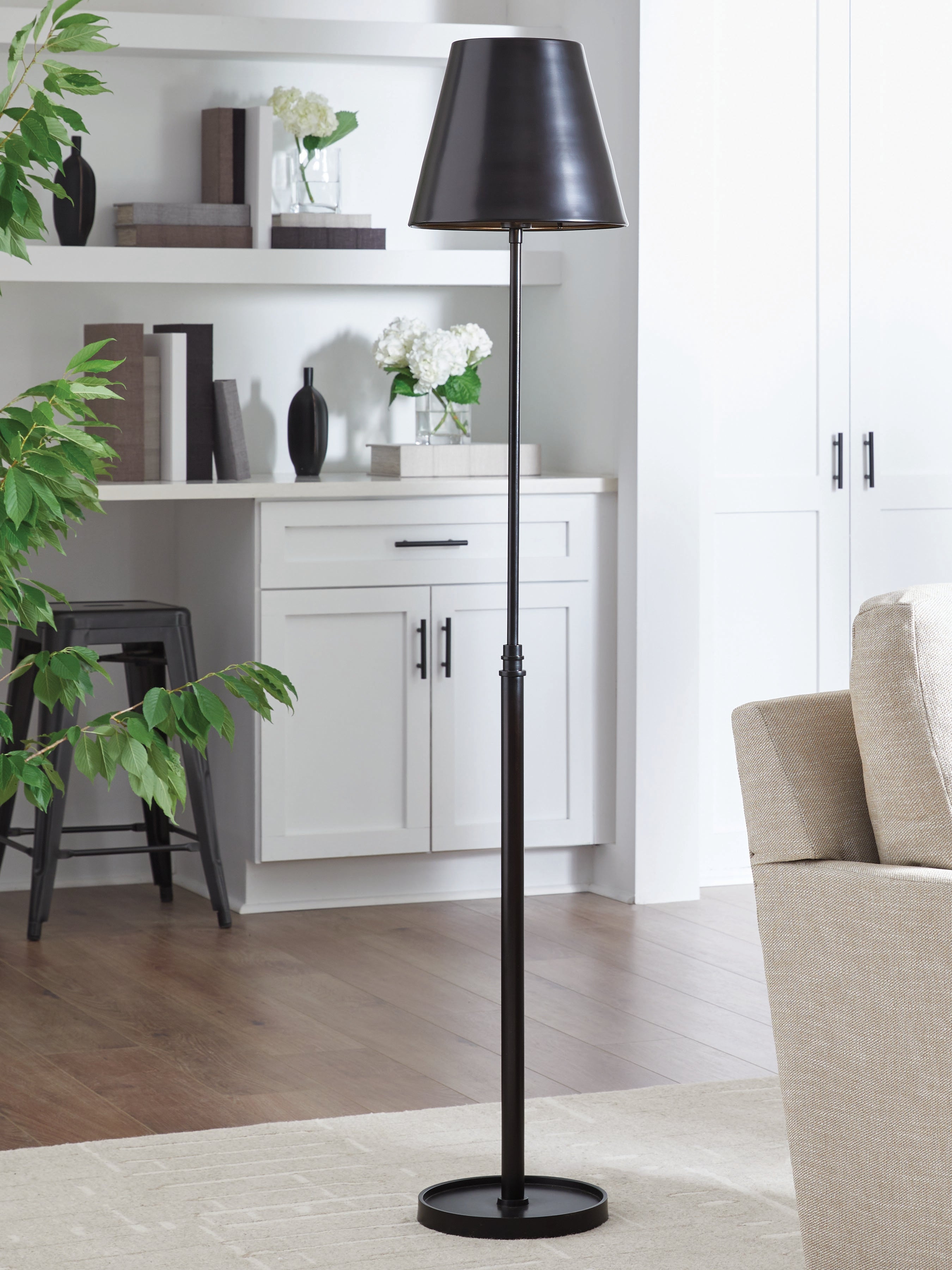 Family Deals Furniture - Ashley Furniture - Wimner Lighting - Metal Floor Lamp (1/CN) / Antique Bronze Finish - L208461