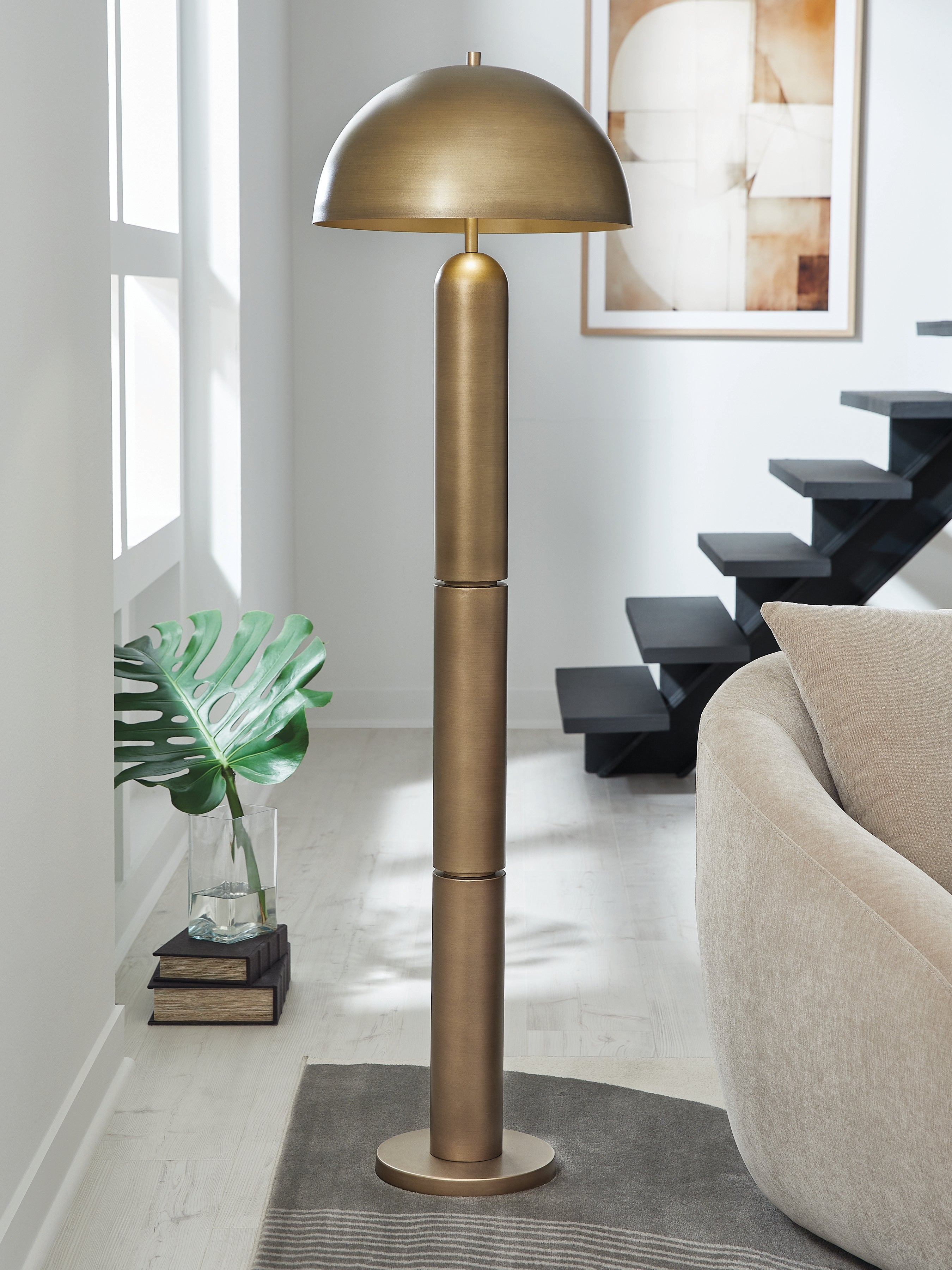 Family Deals Furniture - Ashley Furniture - Wendfield Lighting - Metal Floor Lamp (1/CN) / Antique Gold Finish - L208511
