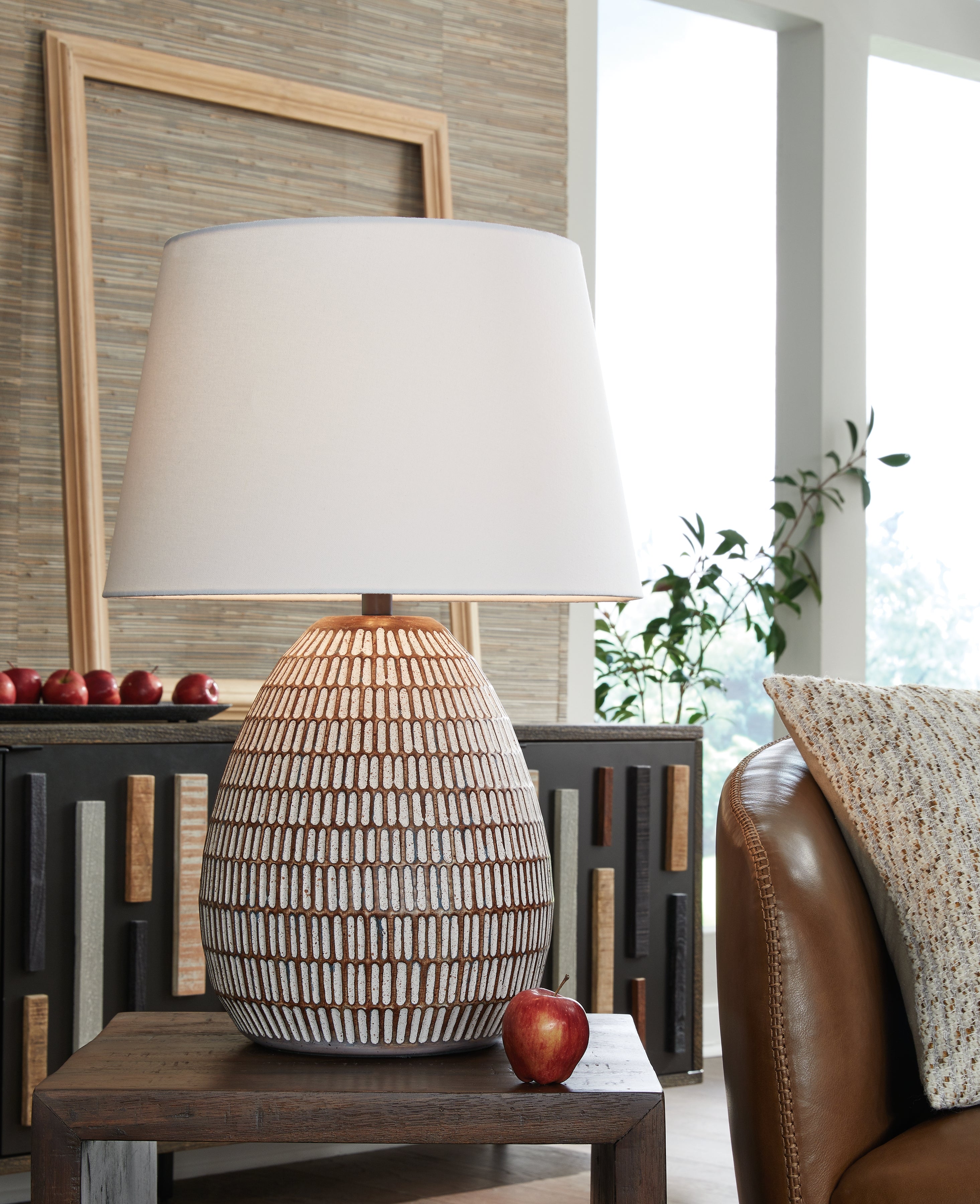 Family Deals Furniture - Ashley Furniture - Darrich Lighting - 2-Piece Lamp Set / Beige/White - L235804X2