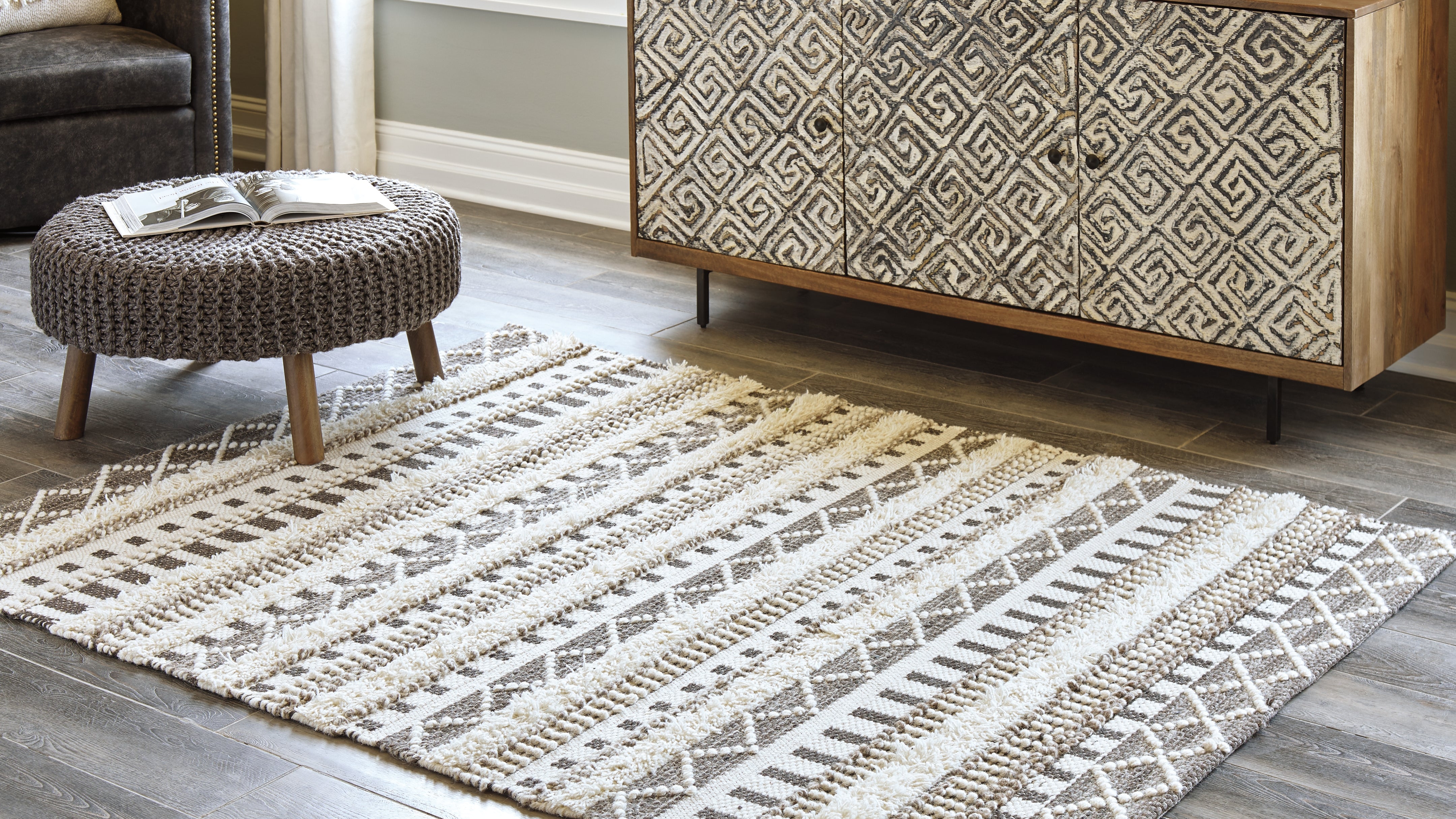Family Deals Furniture - Ashley Furniture - Karalee Rug - 8' x 10' Rug / Ivory/Brown - R404441