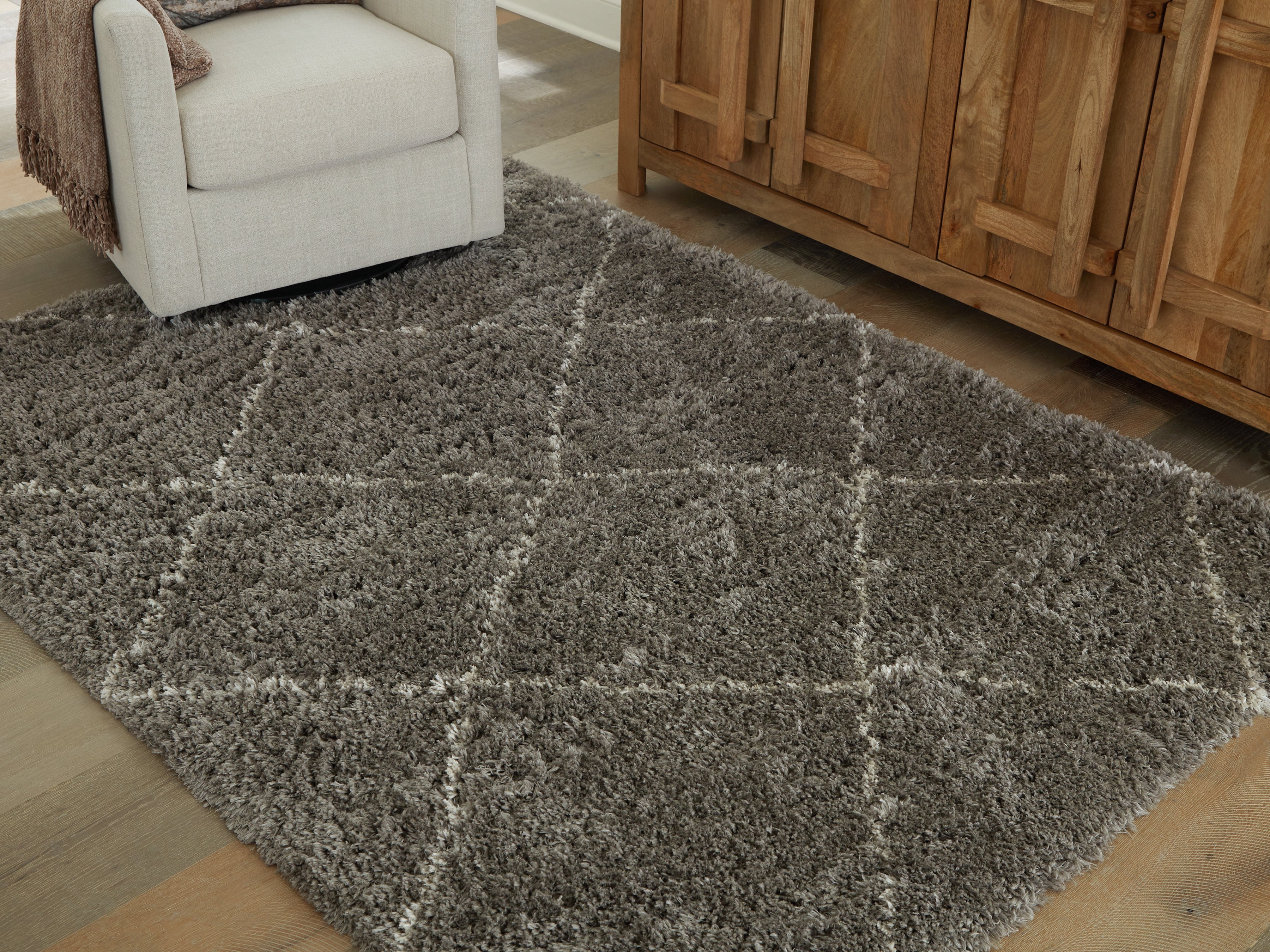 Family Deals Furniture - Ashley Furniture - Wrenlow Rug - 5' x 7' Rug / Gray/Cream - R407222