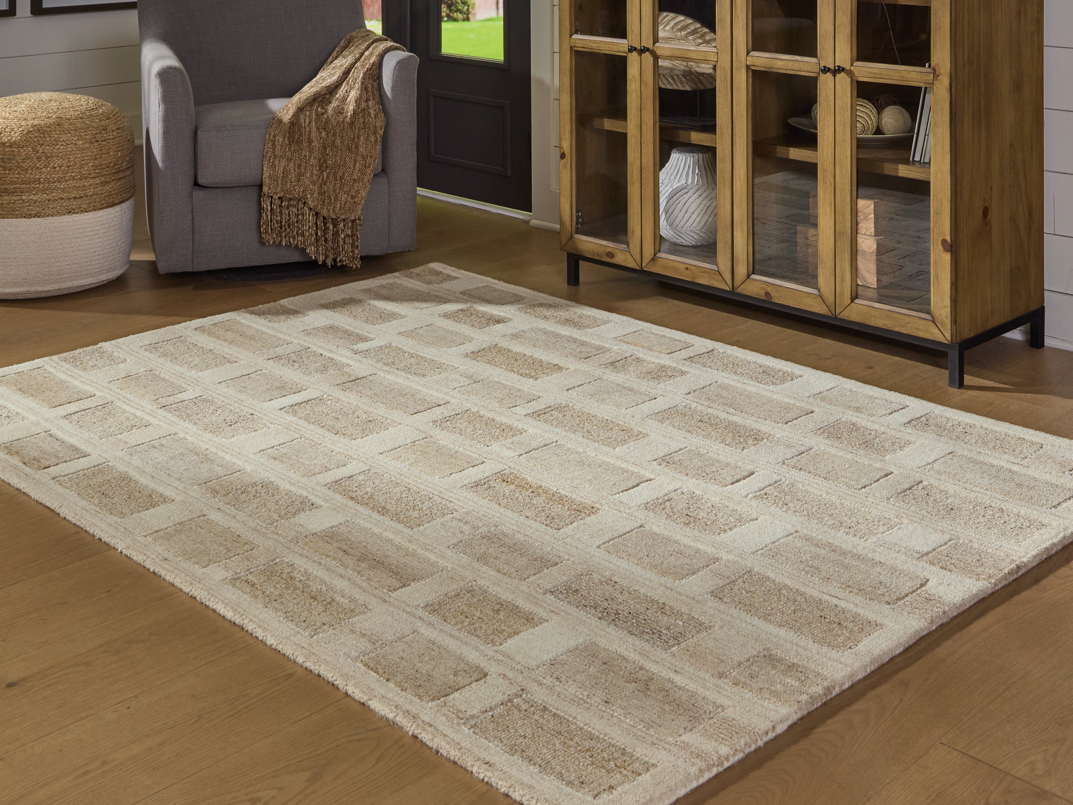 Family Deals Furniture - Ashley Furniture - Lisgrove Rug - 5' x 7' Area Rug / Tan/Brown/White - R407712