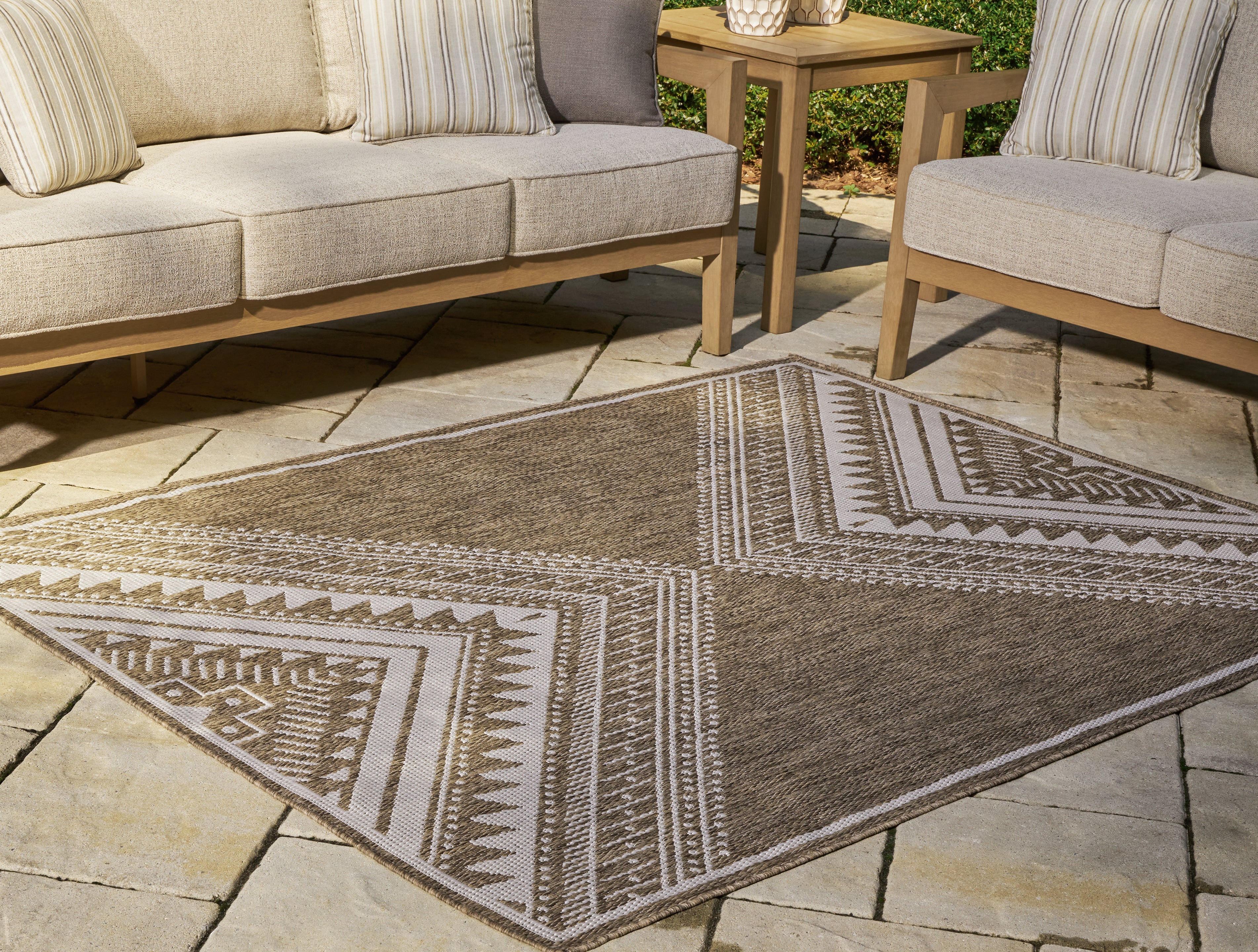 Family Deals Furniture - Ashley Furniture - Dunsler Rug - 8' x 10' Rug / Brown/Cream - R900011