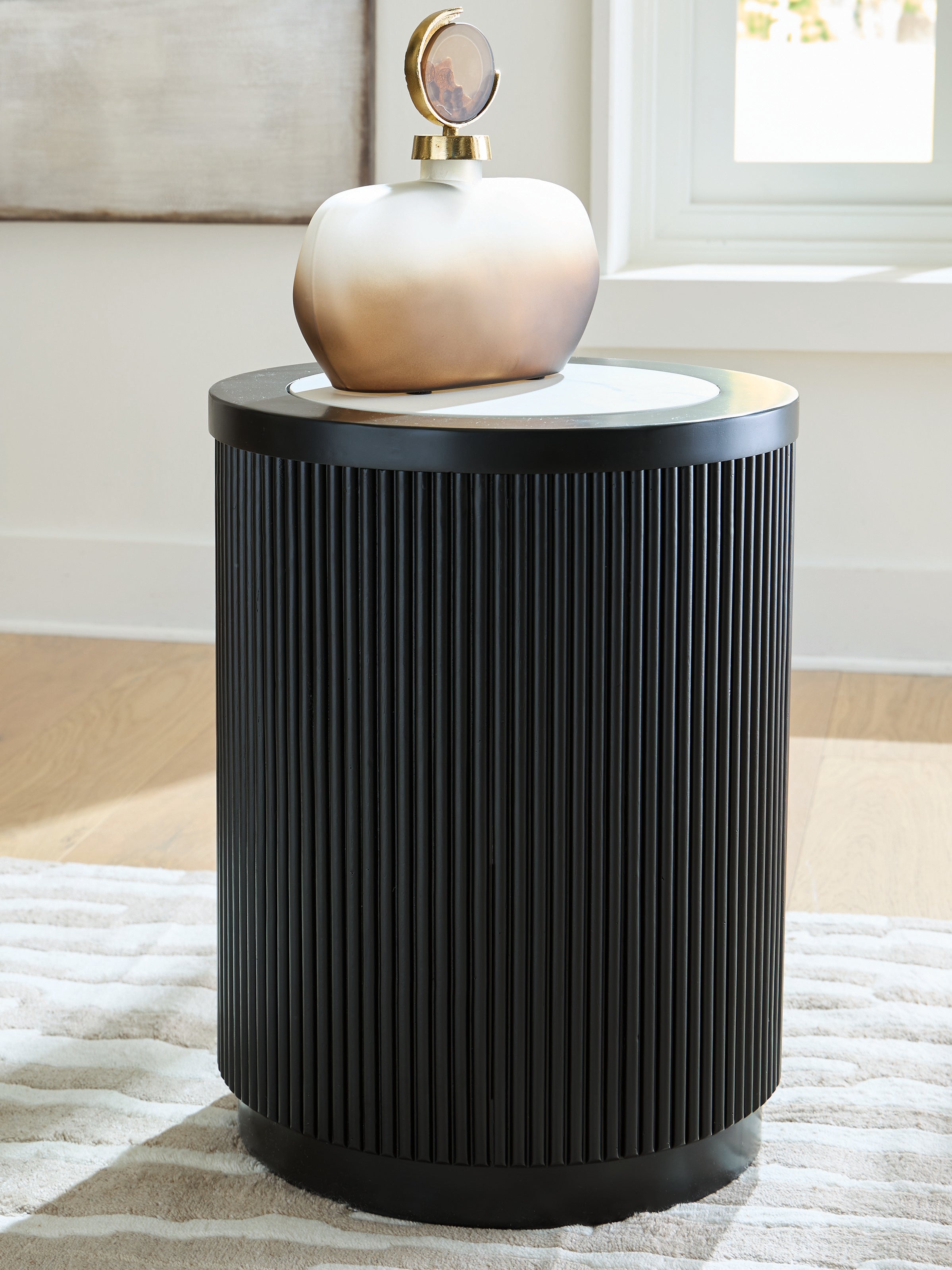 Family Deals Furniture - Ashley Furniture - Grayman End Table - Round End Table - T650-6